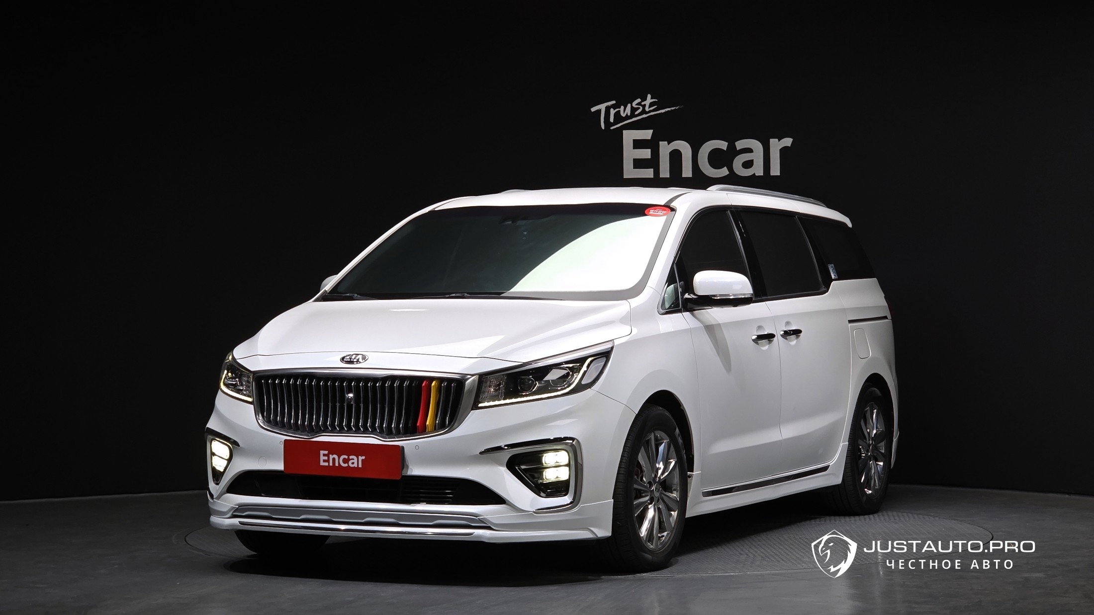 Автомобиль Kia Canival