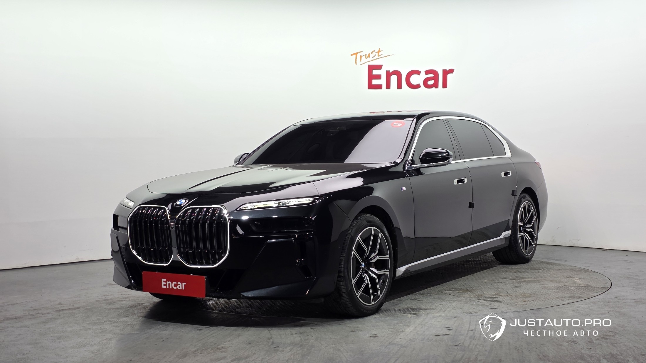 Автомобиль BMW 7-Series