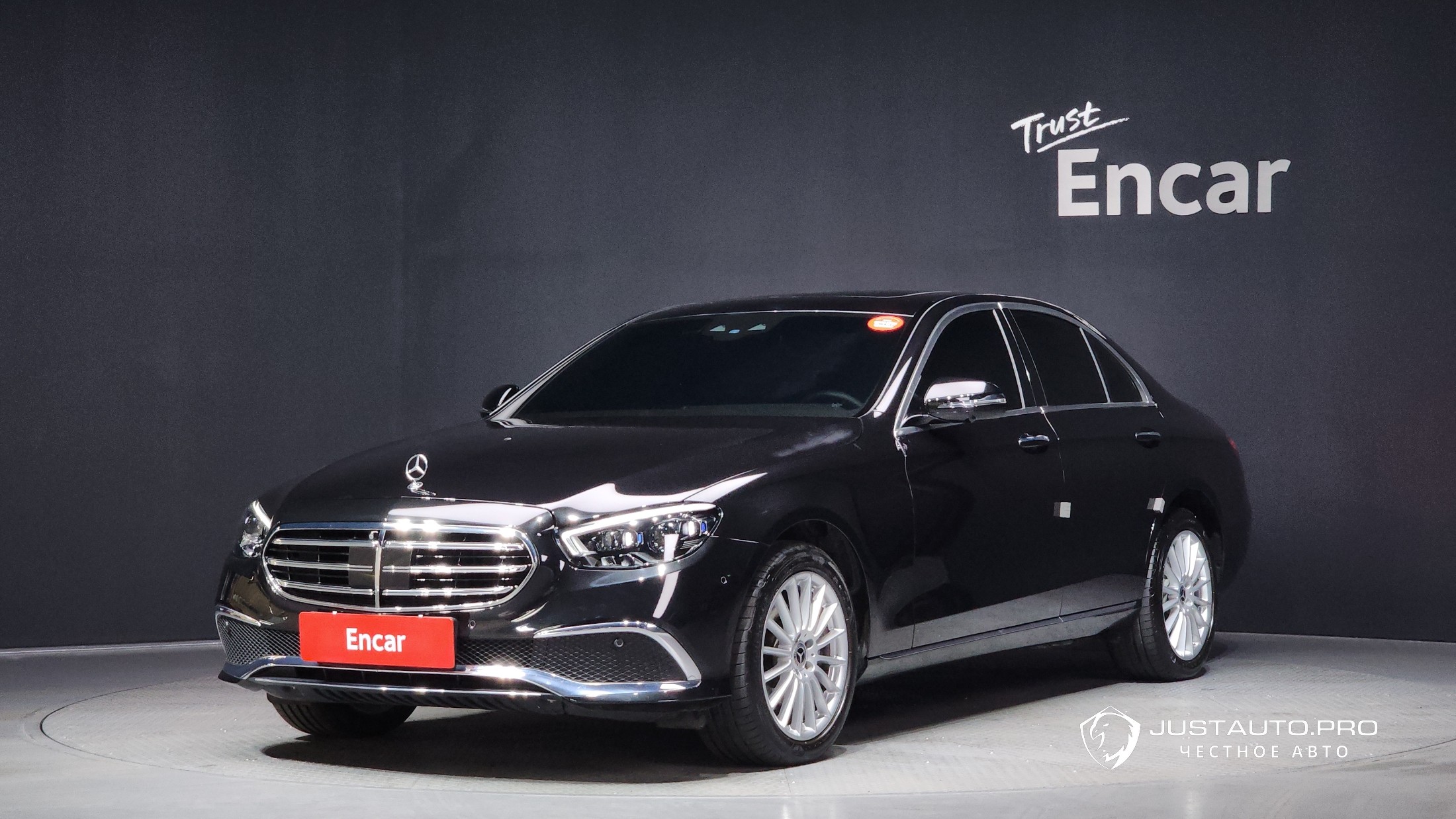 Автомобиль Mercedes-Benz E-Class