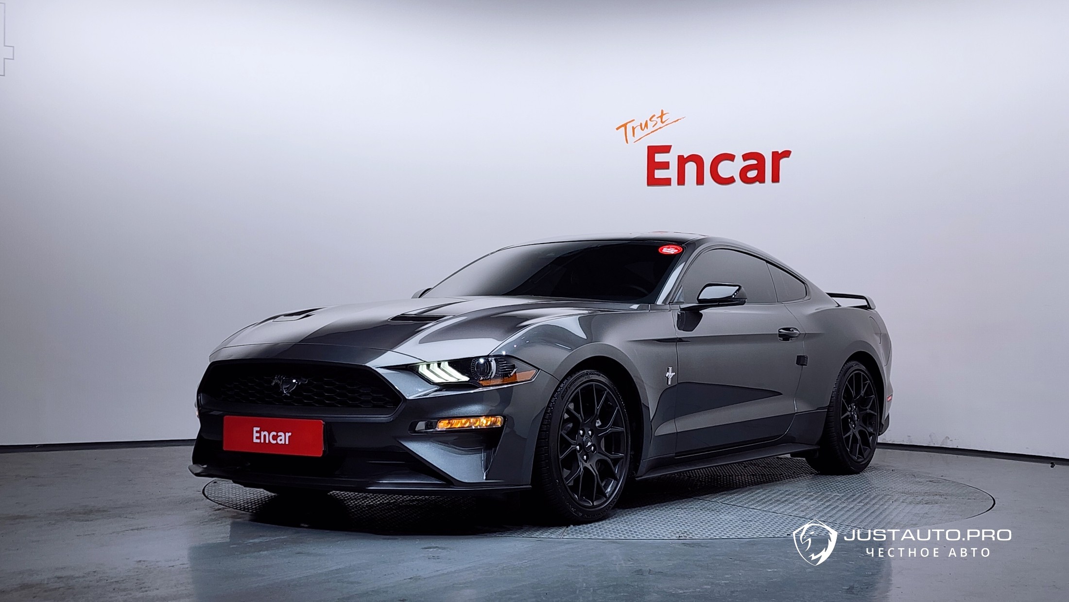 Автомобиль Ford Mustang