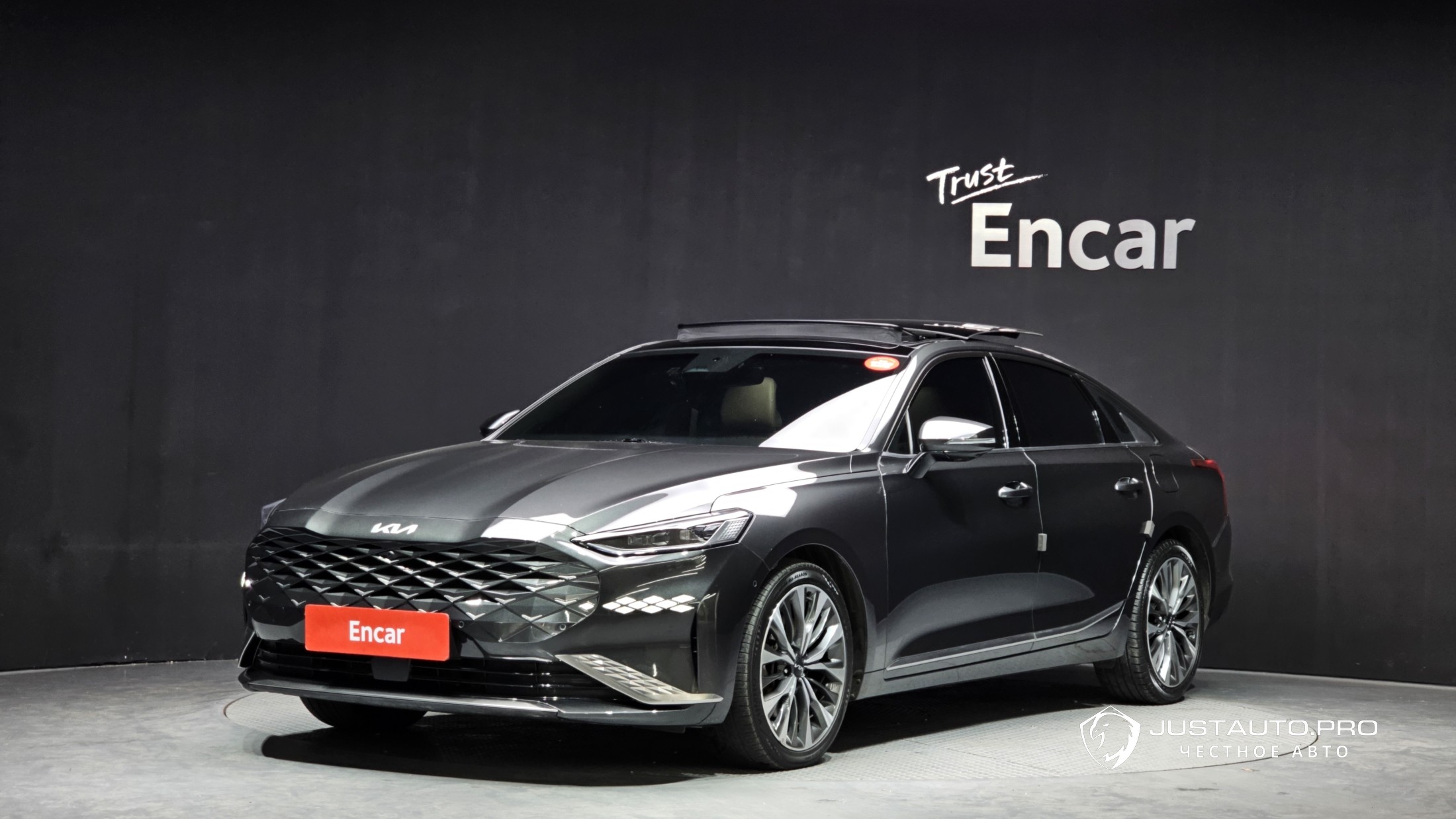 Автомобиль Kia K8