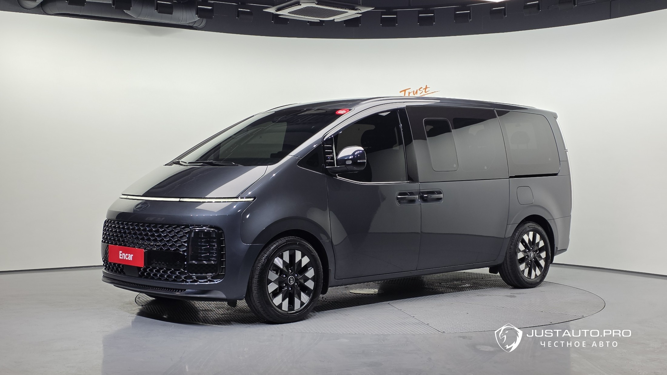 Автомобиль Hyundai Staria