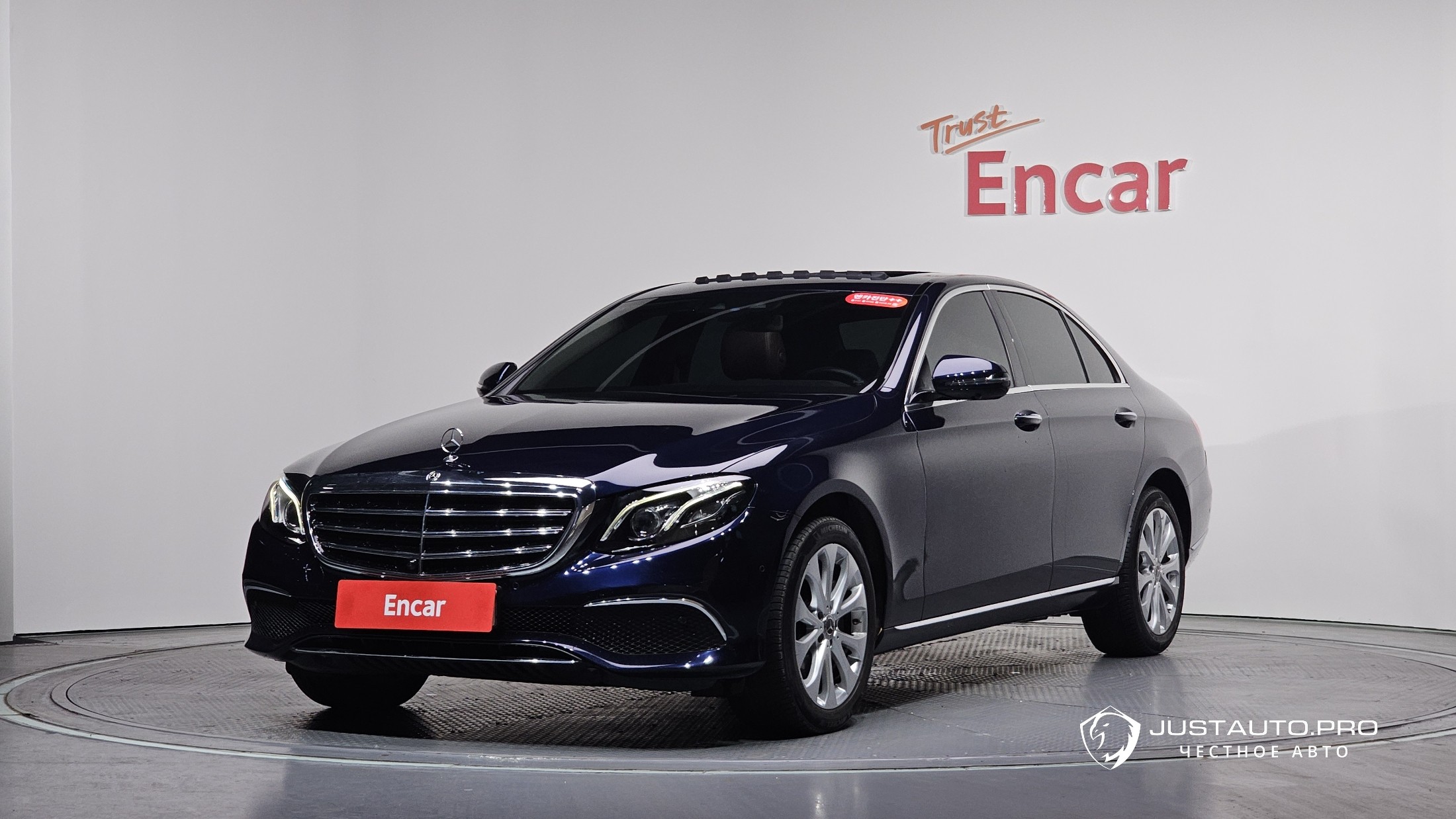 Автомобиль Mercedes-Benz E-Class