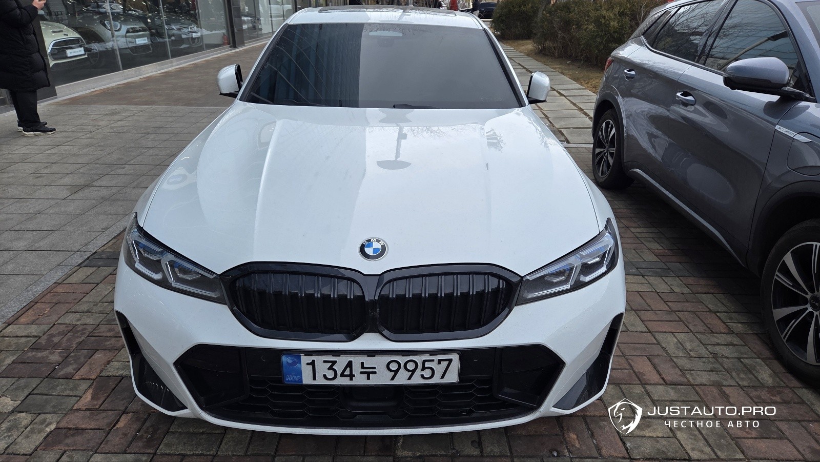 Автомобиль BMW 3-Series