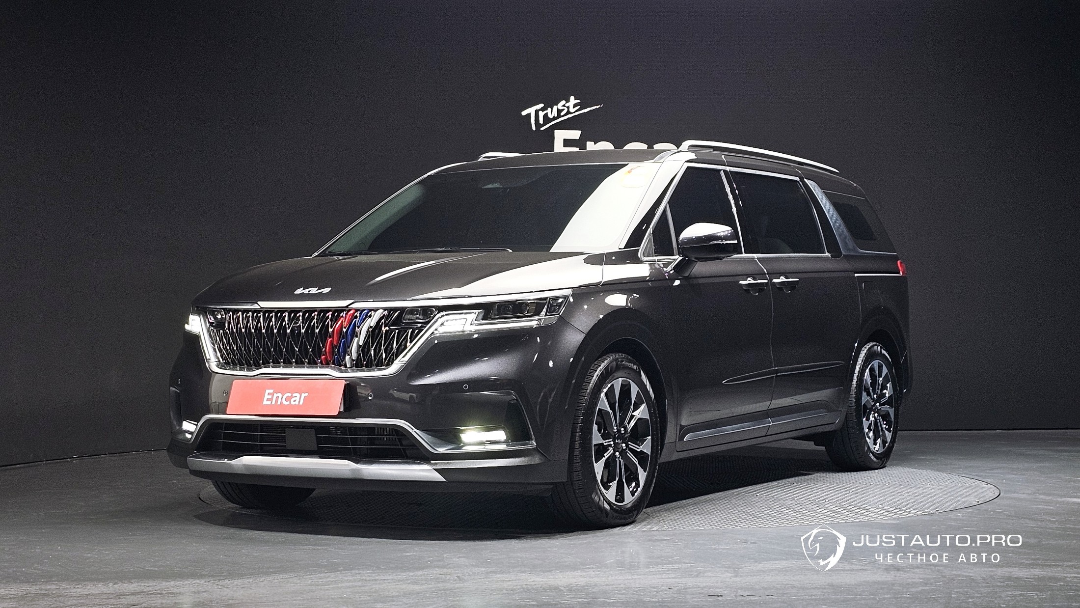 Автомобиль Kia Canival