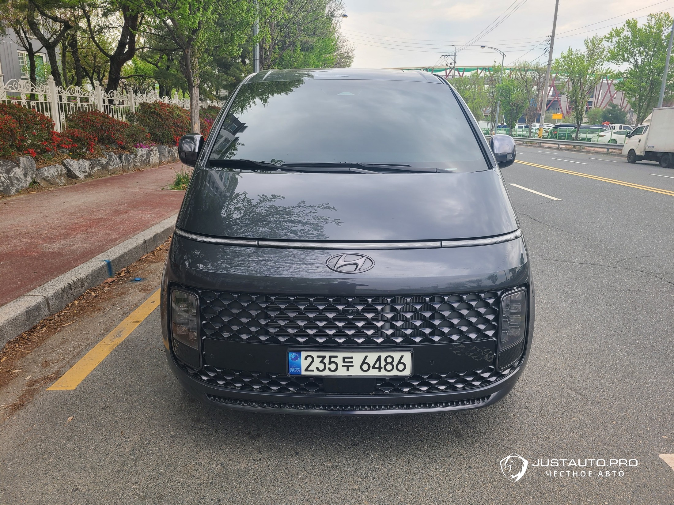 Автомобиль Hyundai Staria