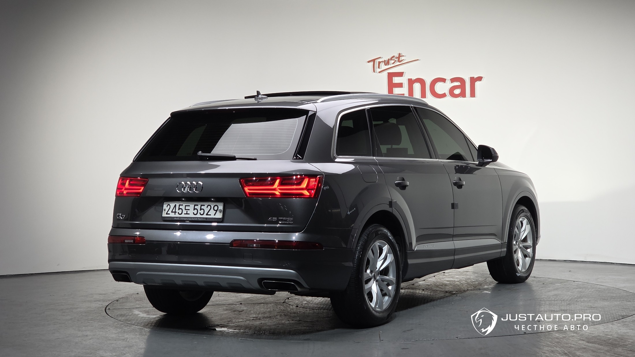 Автомобиль Audi Q7