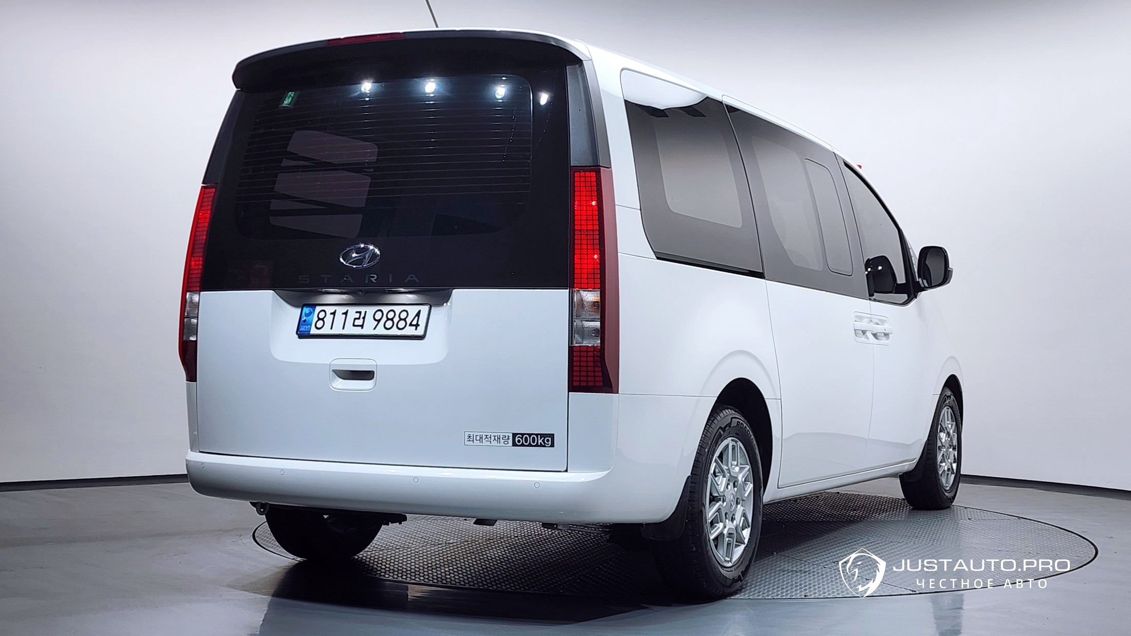 Автомобиль Hyundai Staria