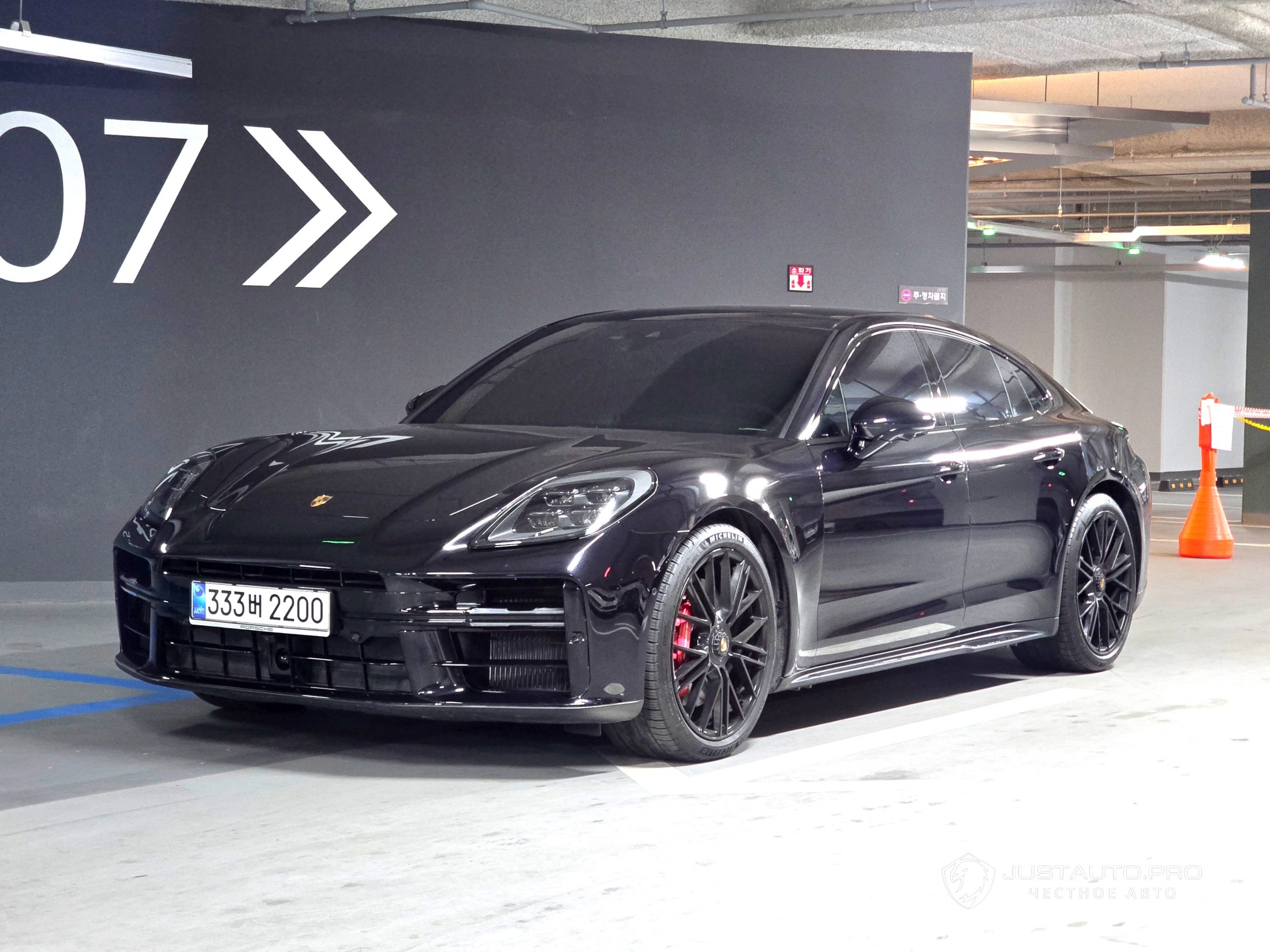 Автомобиль Porsche Panamera