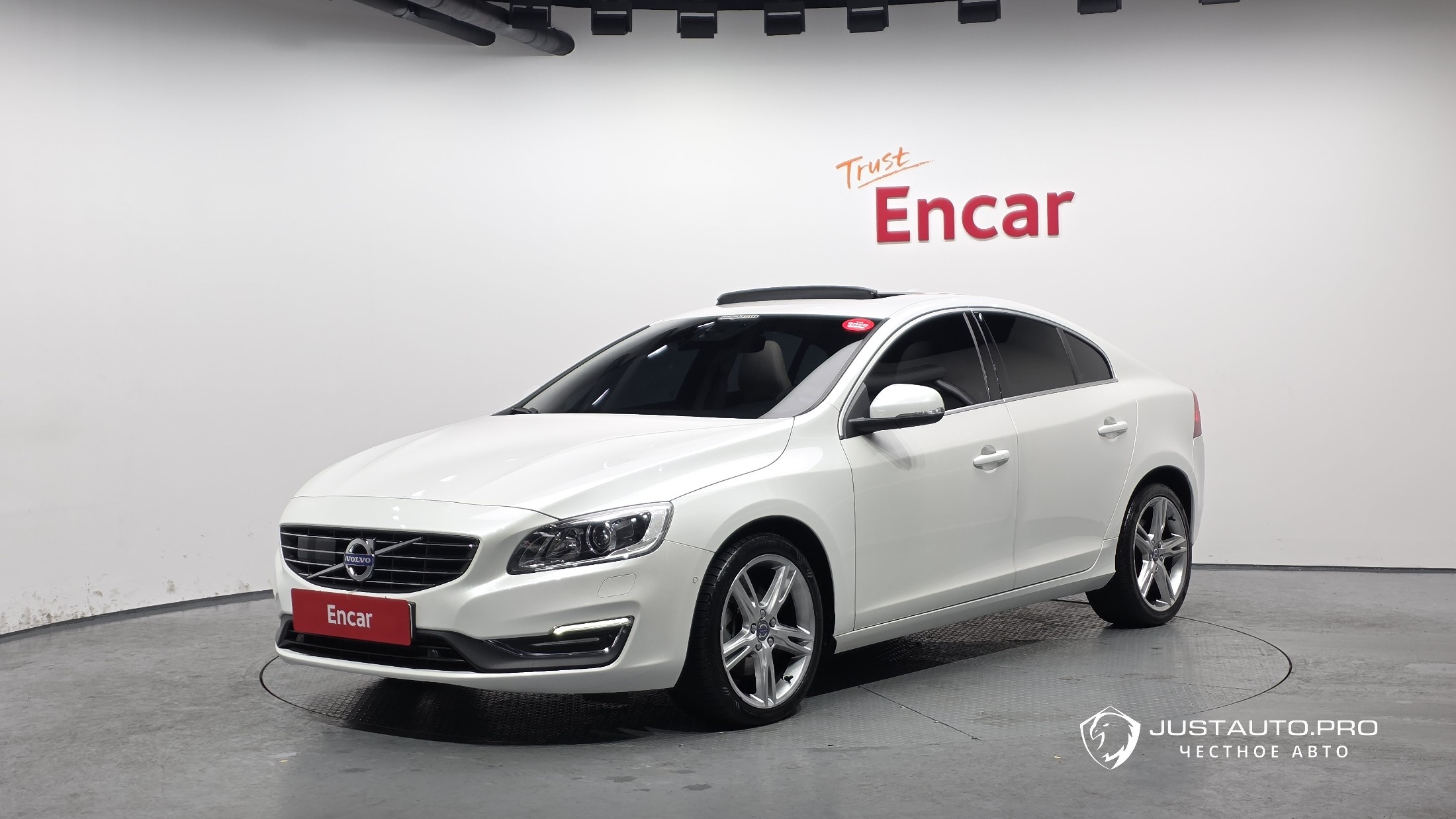 Автомобиль Volvo S60