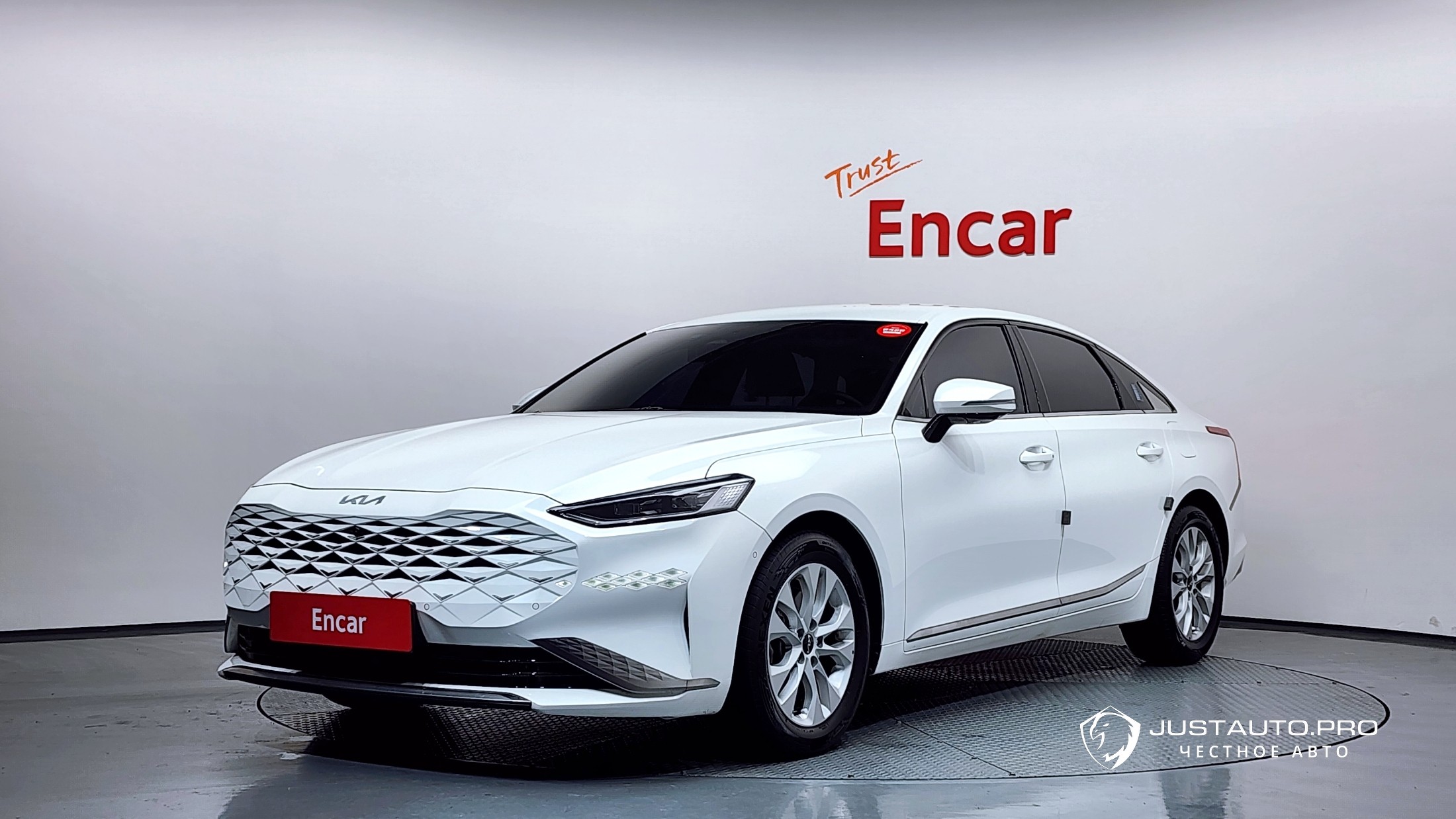 Автомобиль Kia K8