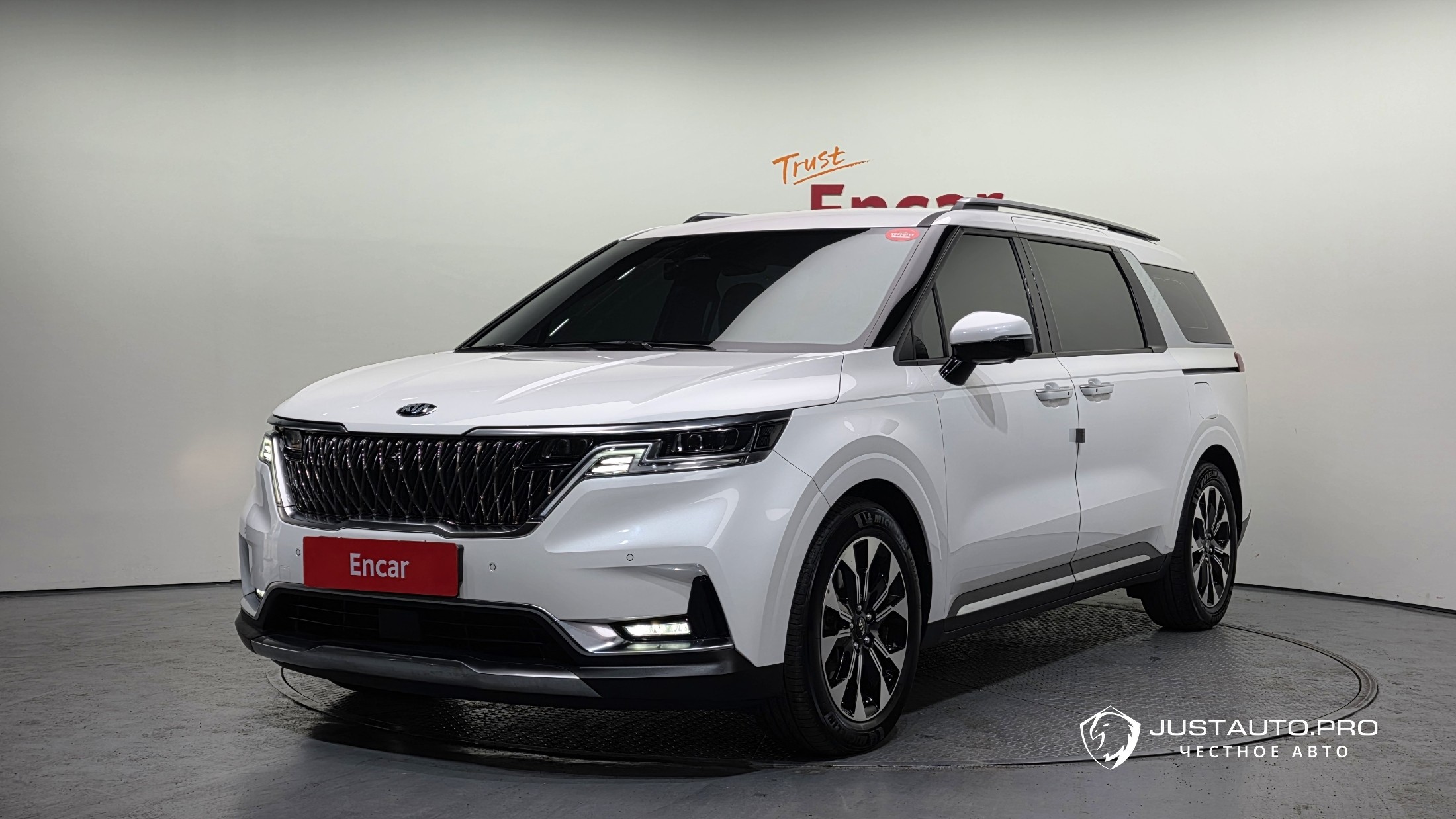 Автомобиль Kia Canival