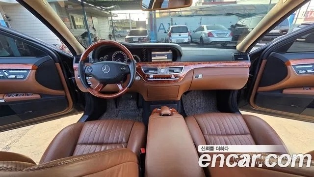 Автомобиль Mercedes-Benz S-Class