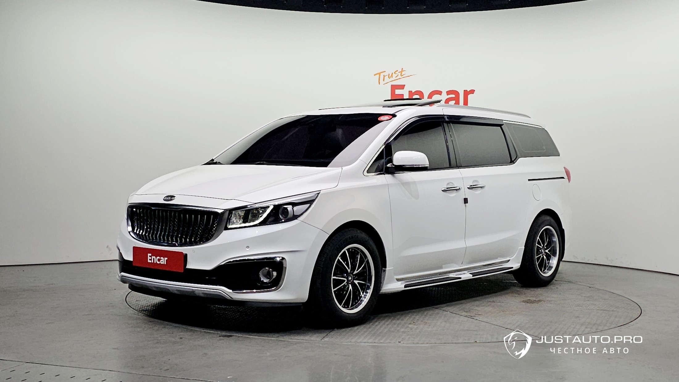 Автомобиль Kia Canival