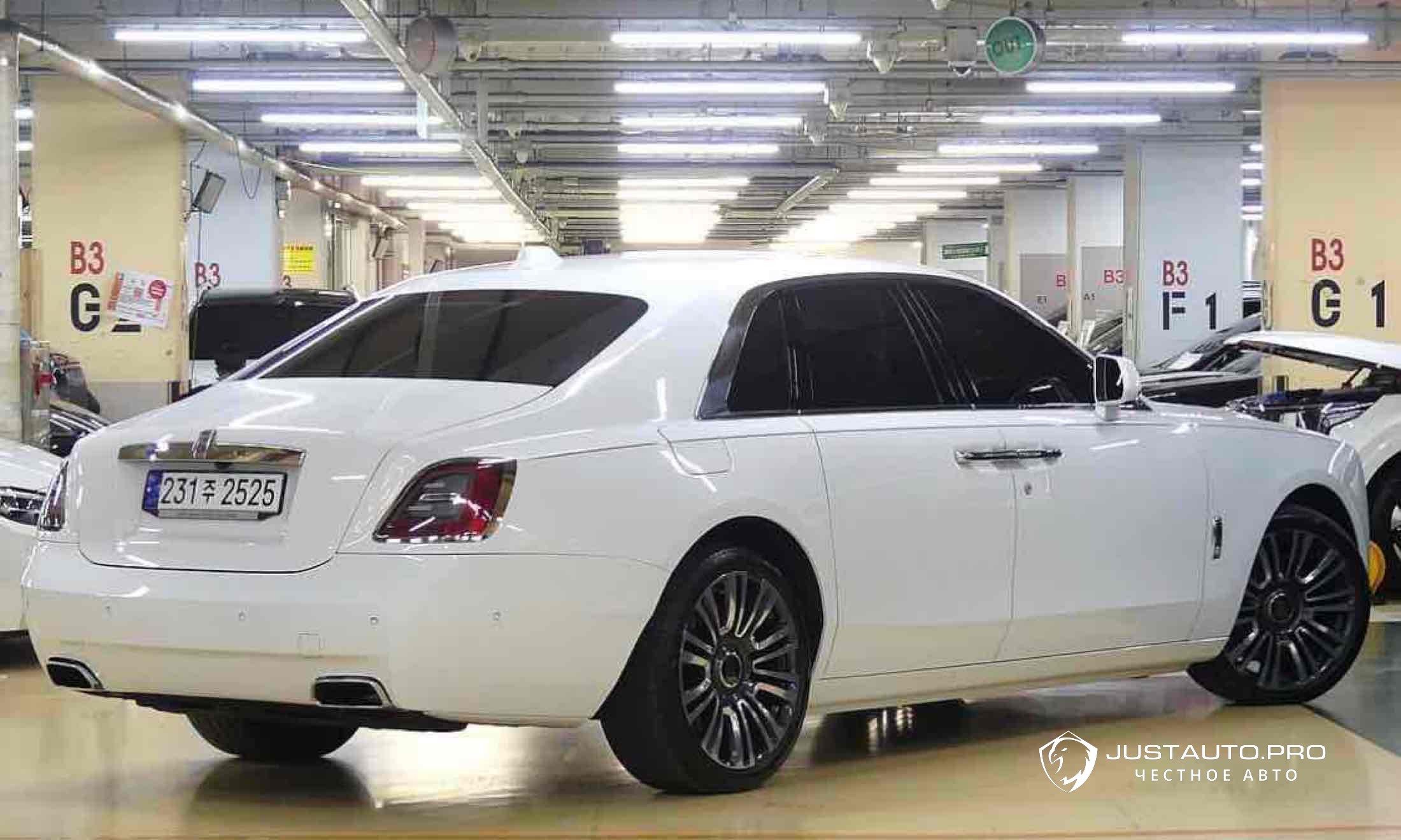 Автомобиль Rolls-Royce Ghost