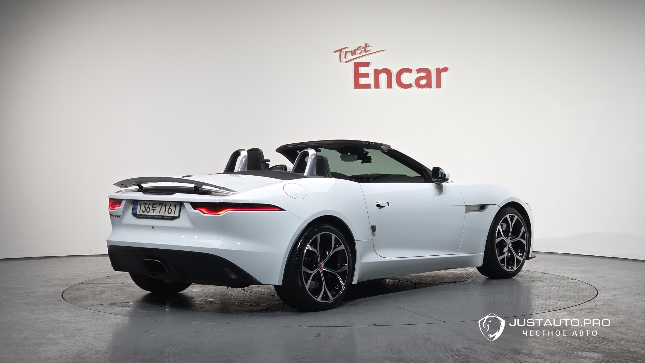 Автомобиль Jaguar F-TYPE