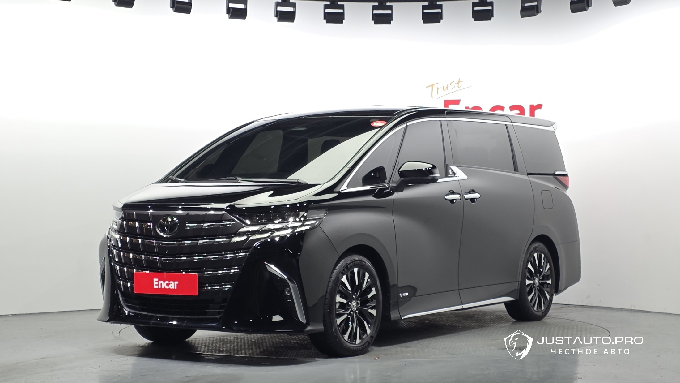 Автомобиль Toyota Alphard