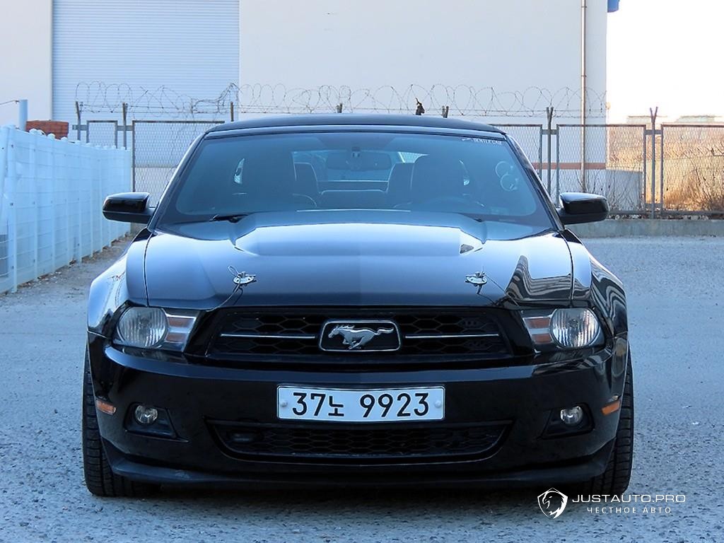 Автомобиль Ford Mustang