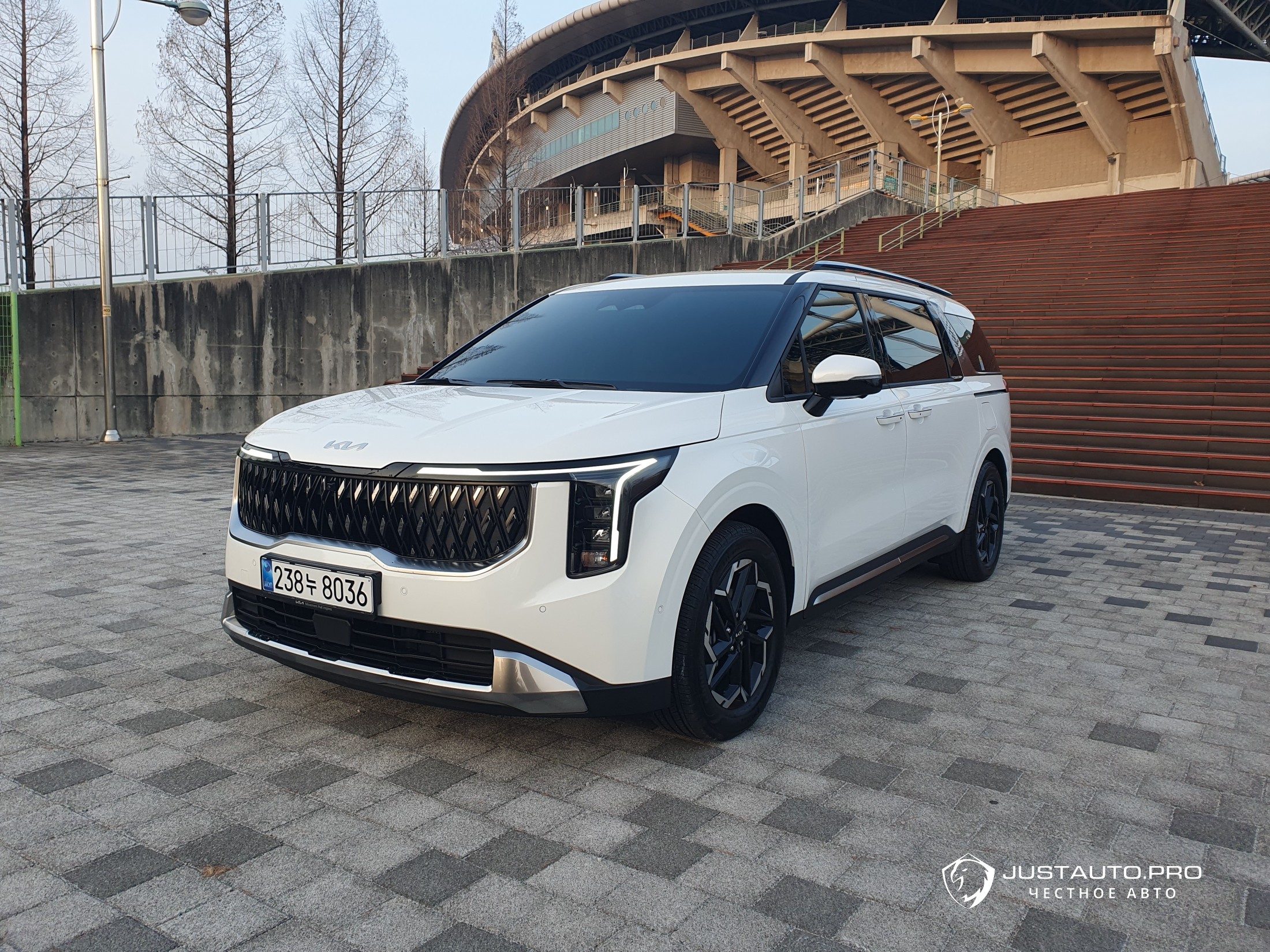 Автомобиль Kia Canival