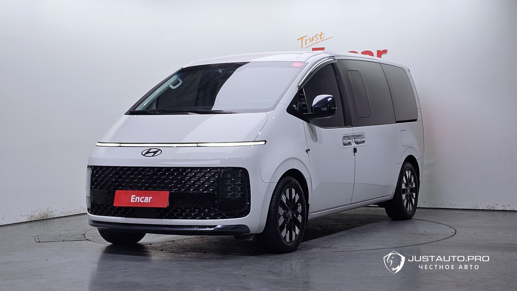 Автомобиль Hyundai Staria