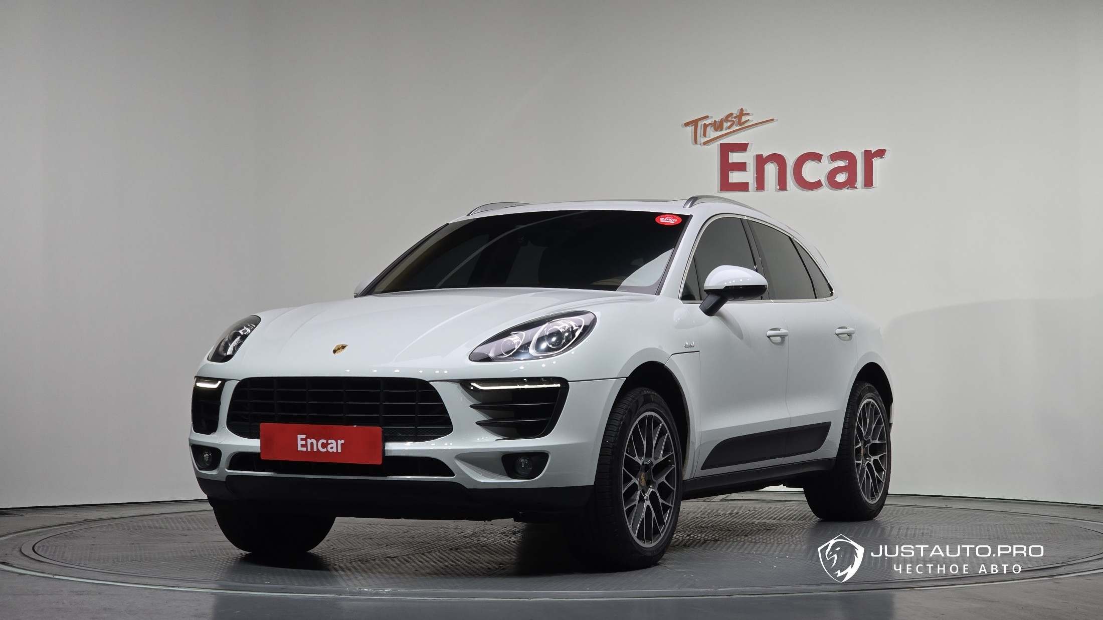 Автомобиль Porsche Macan