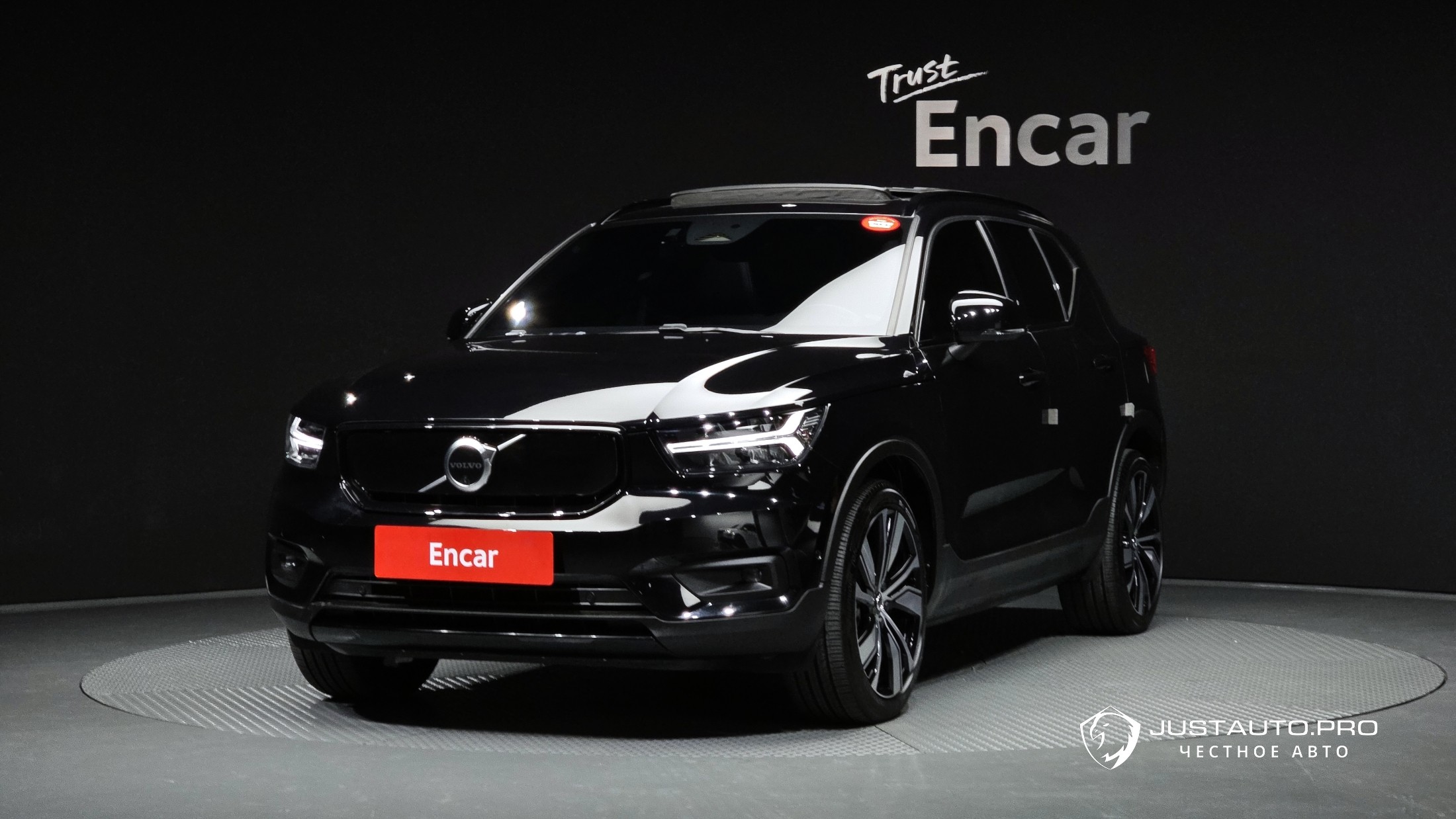 Автомобиль Volvo XC40