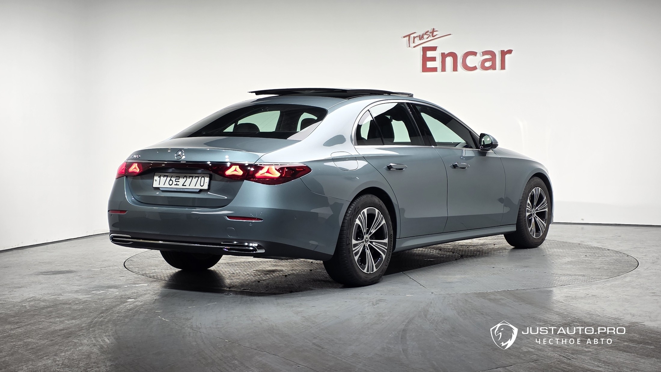 Автомобиль Mercedes-Benz E-Class