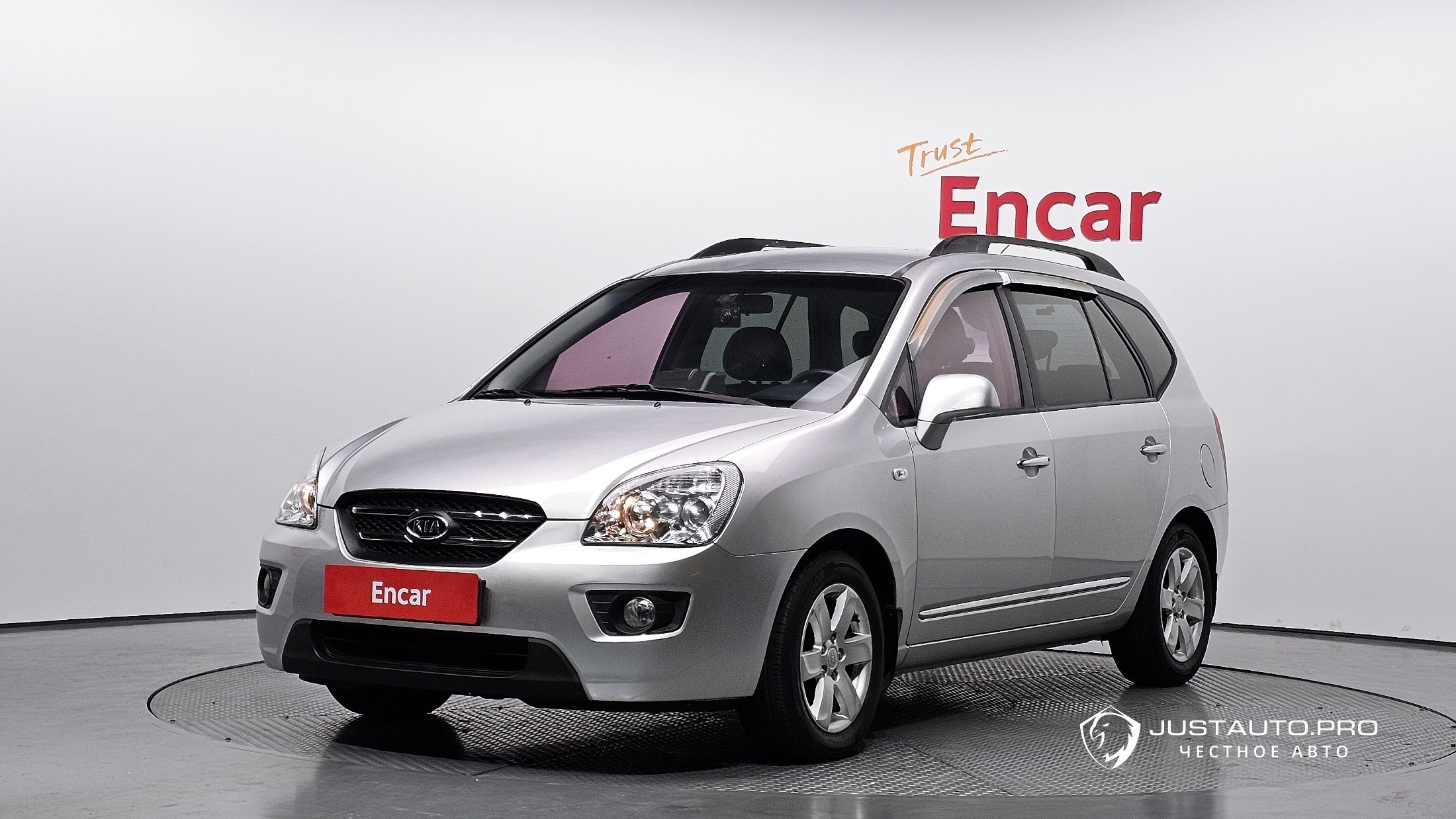 Автомобиль Kia Carens