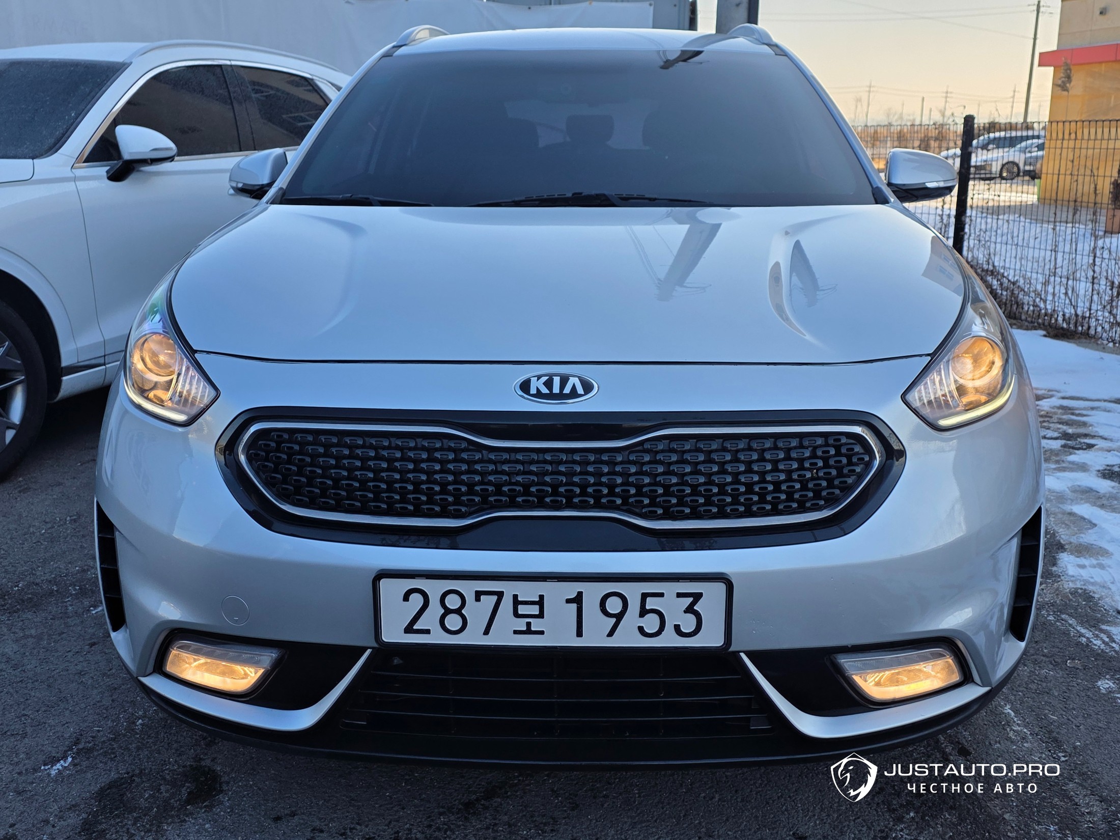 Автомобиль Kia Niro