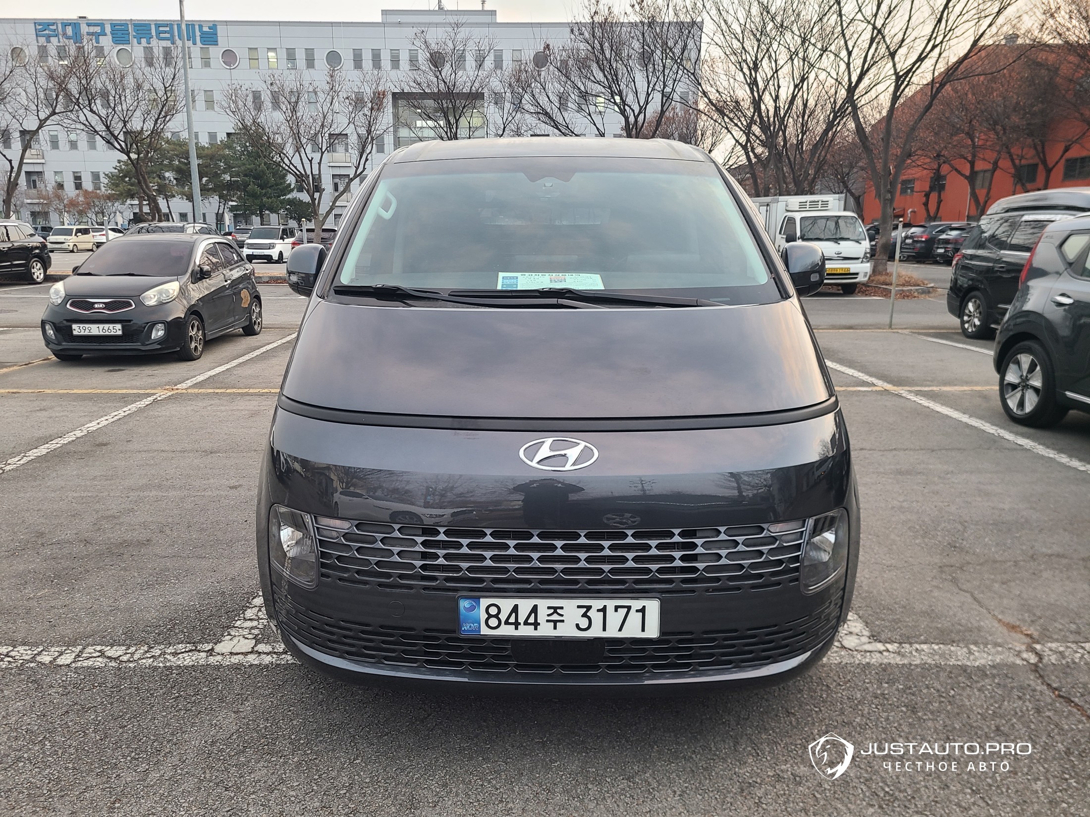 Автомобиль Hyundai Staria