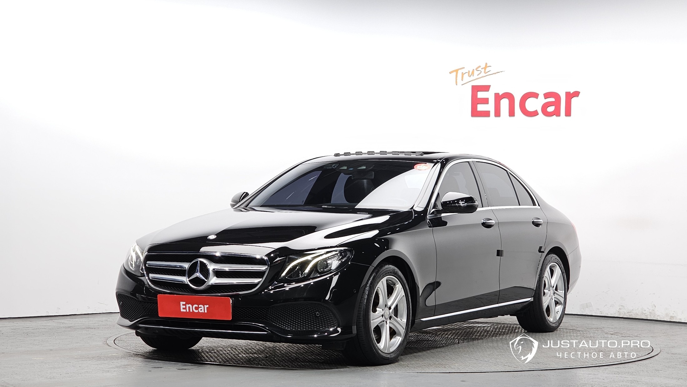 Автомобиль Mercedes-Benz E-Class