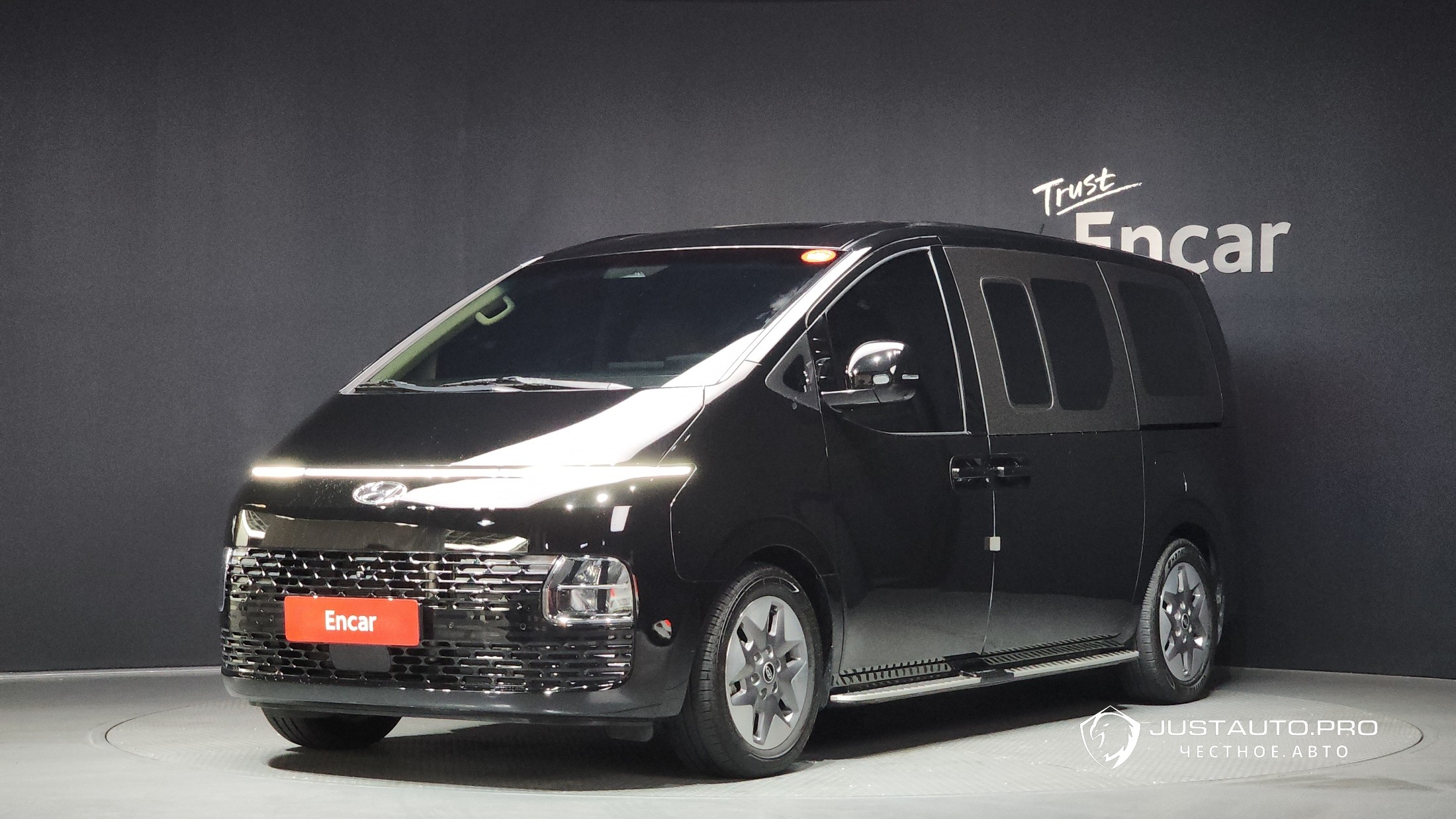 Автомобиль Hyundai Staria