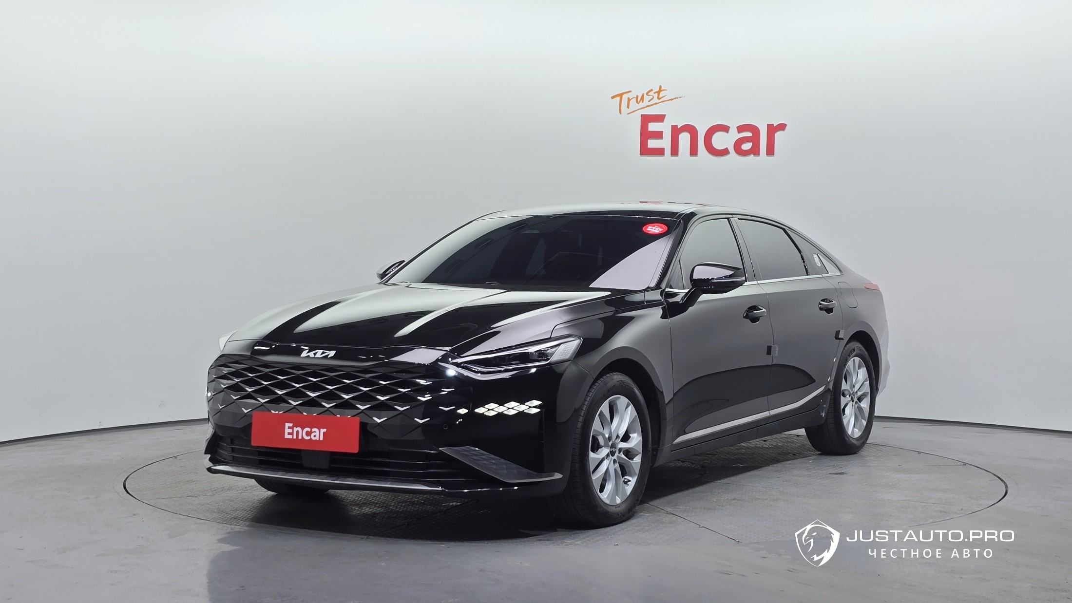 Автомобиль Kia K8