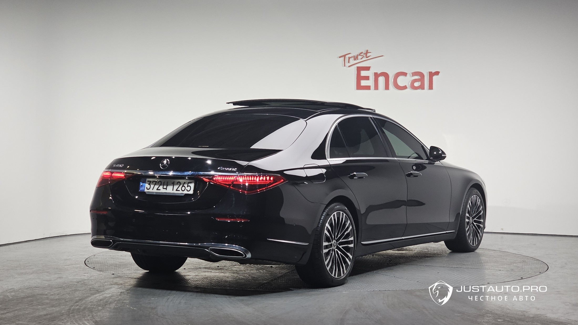 Автомобиль Mercedes-Benz S-Class