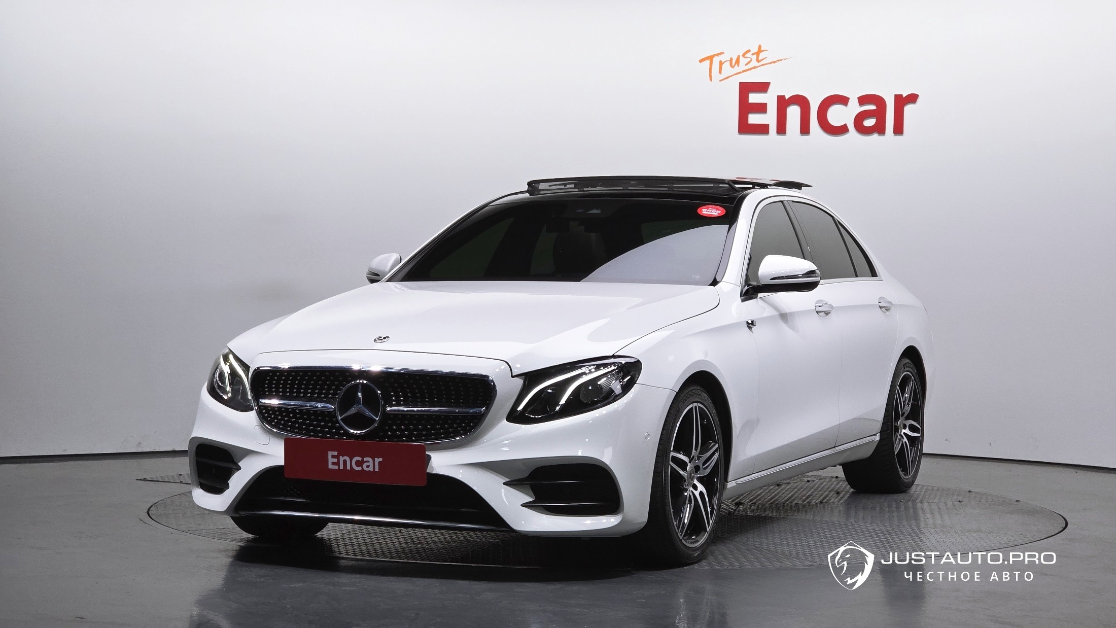 Автомобиль Mercedes-Benz E-Class