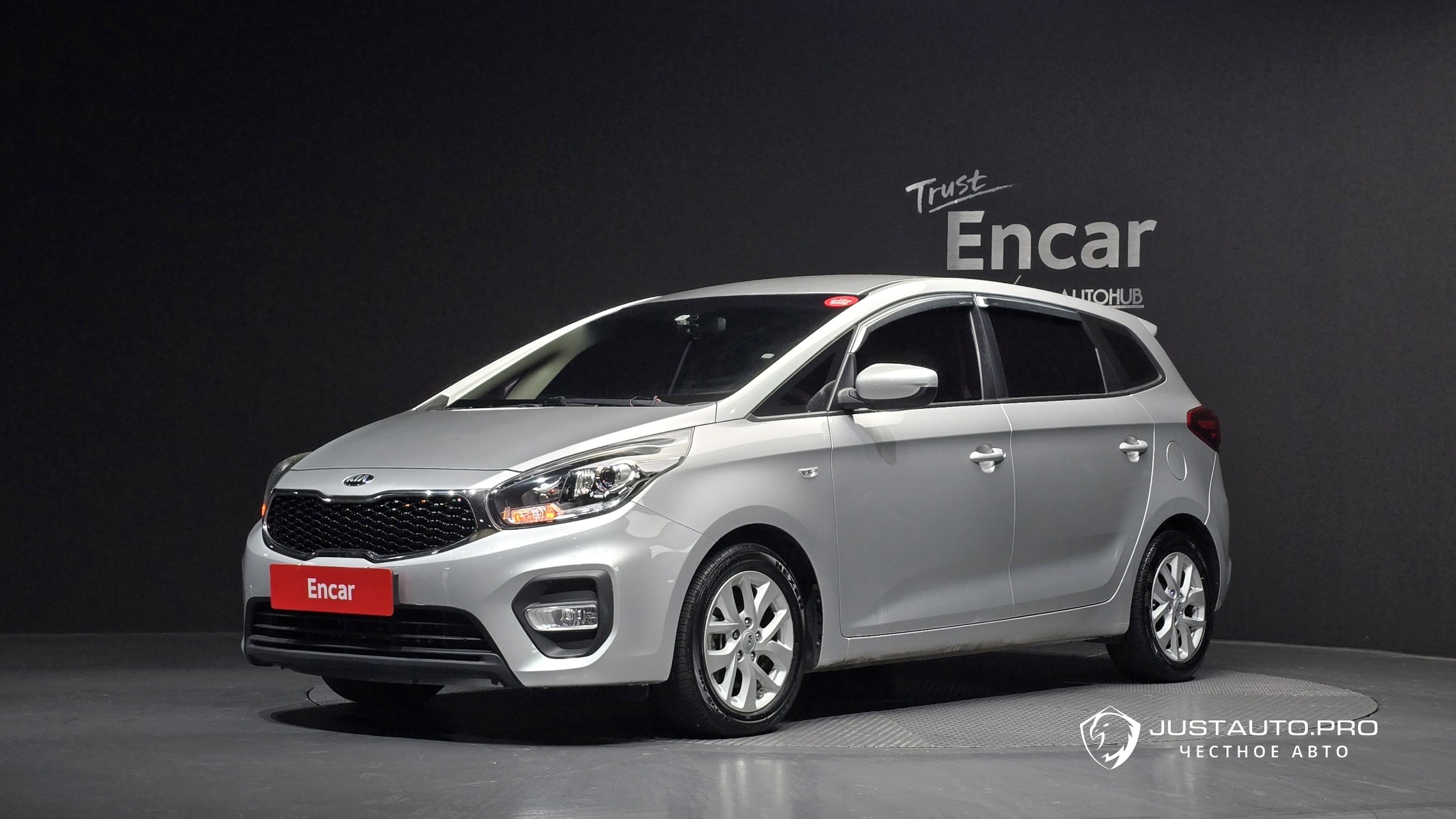 Автомобиль Kia Carens