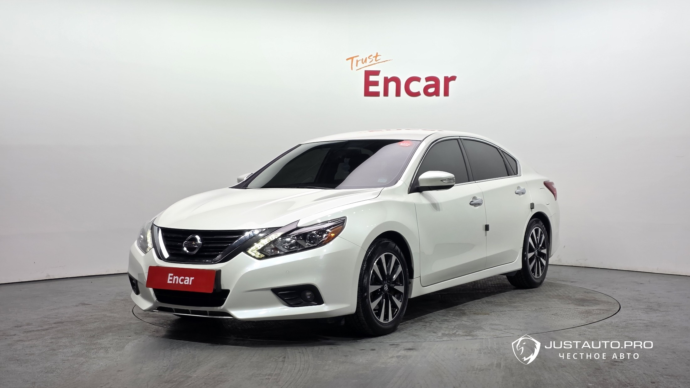 Автомобиль Nissan Altima