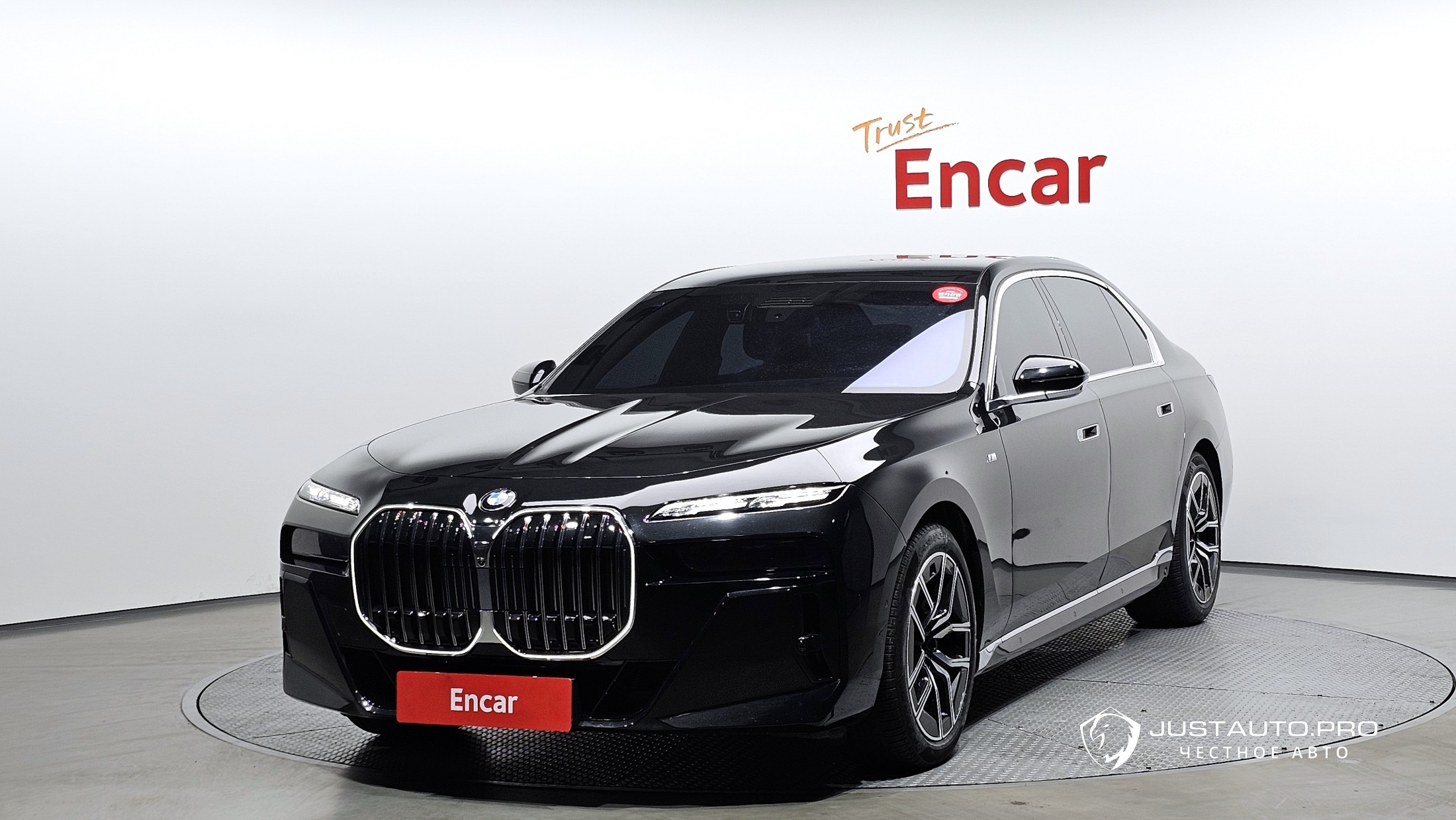 Автомобиль BMW 7-Series