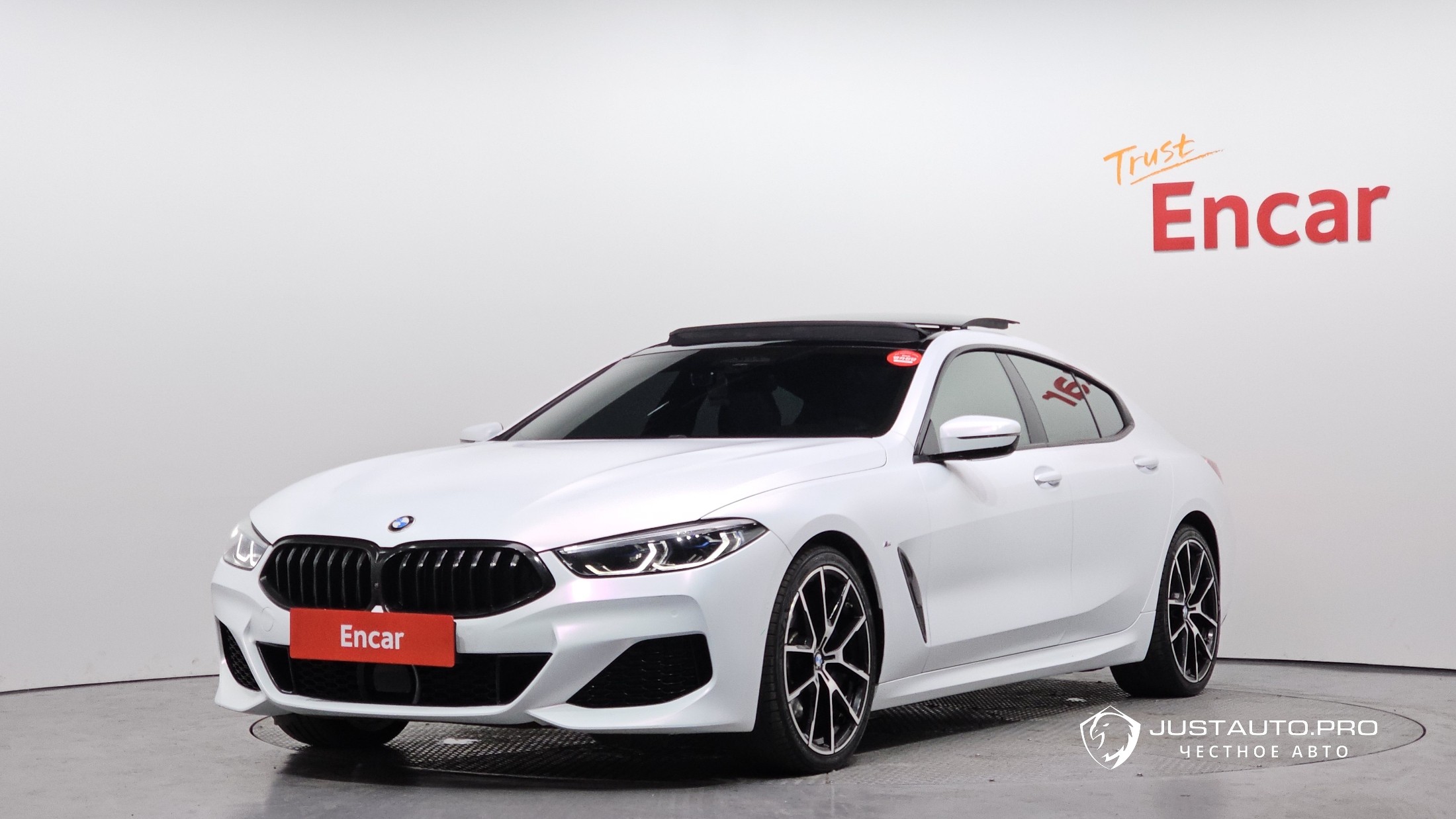 Автомобиль BMW 8-Series