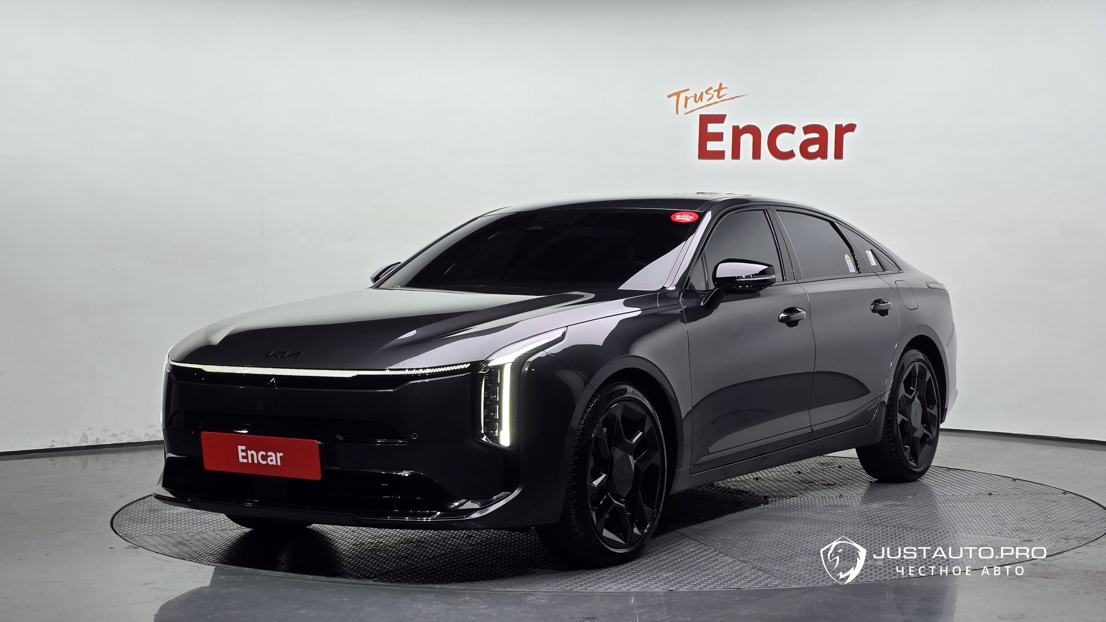 Автомобиль Kia K8