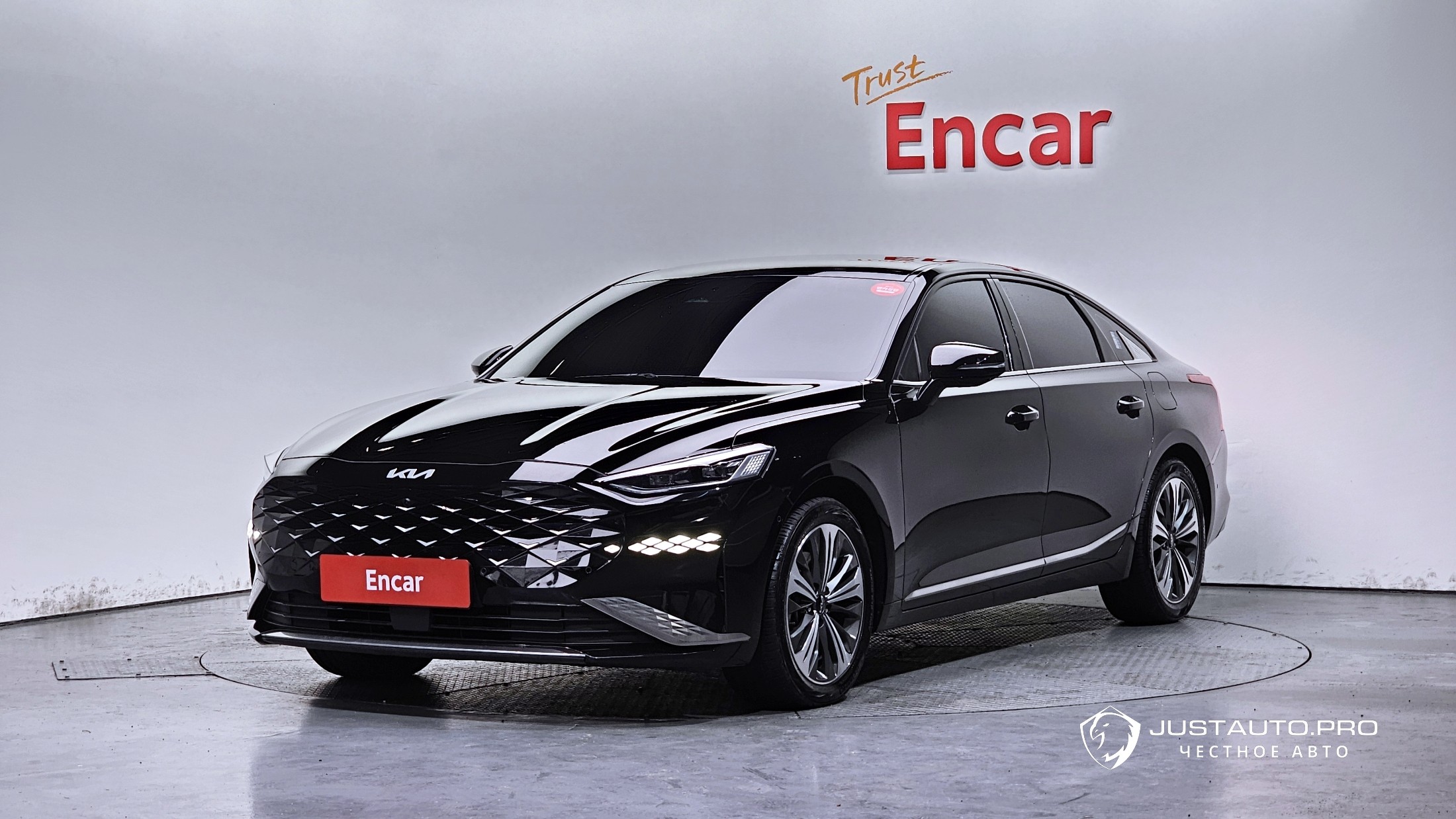 Автомобиль Kia K8