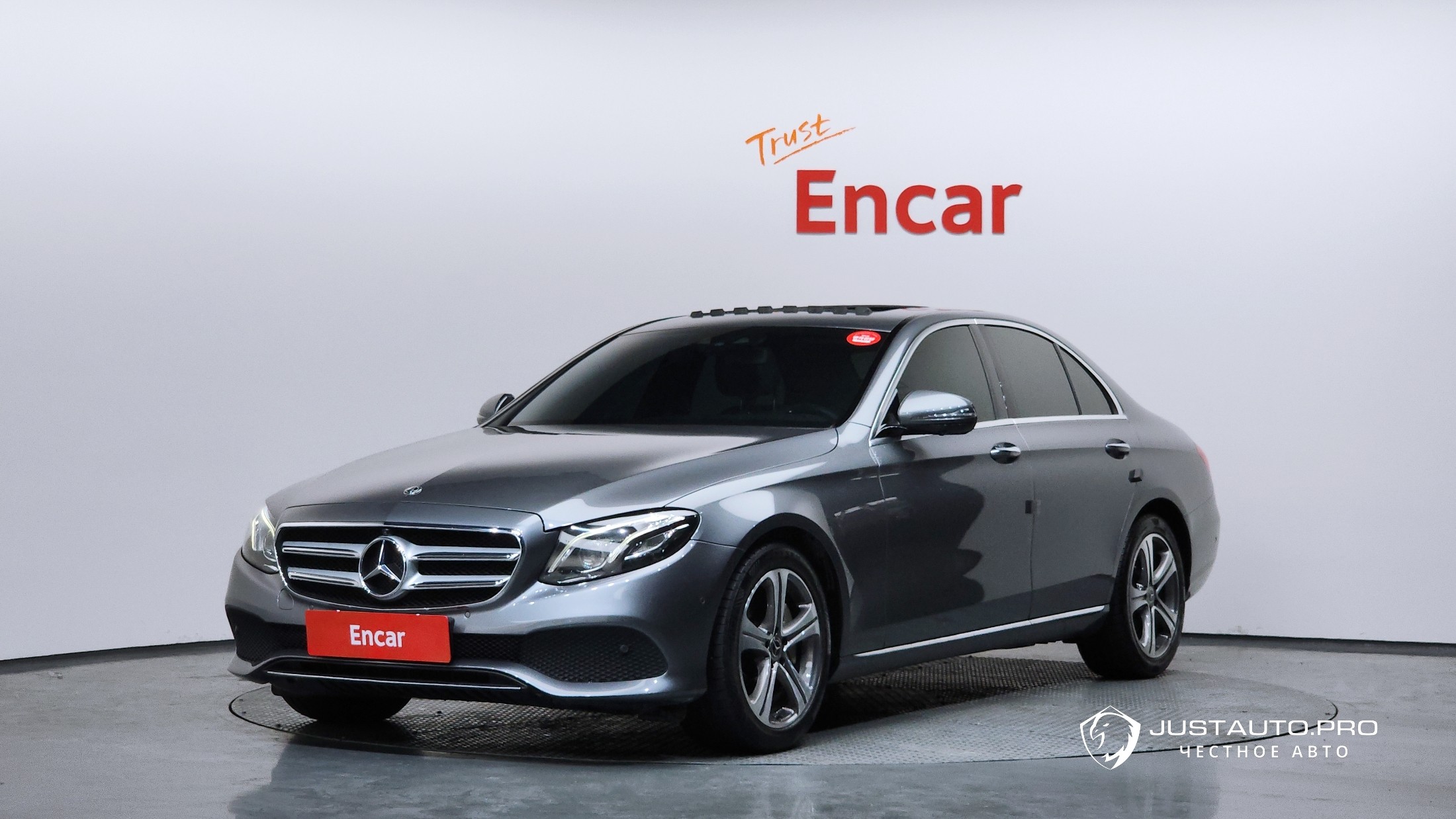 Автомобиль Mercedes-Benz E-Class