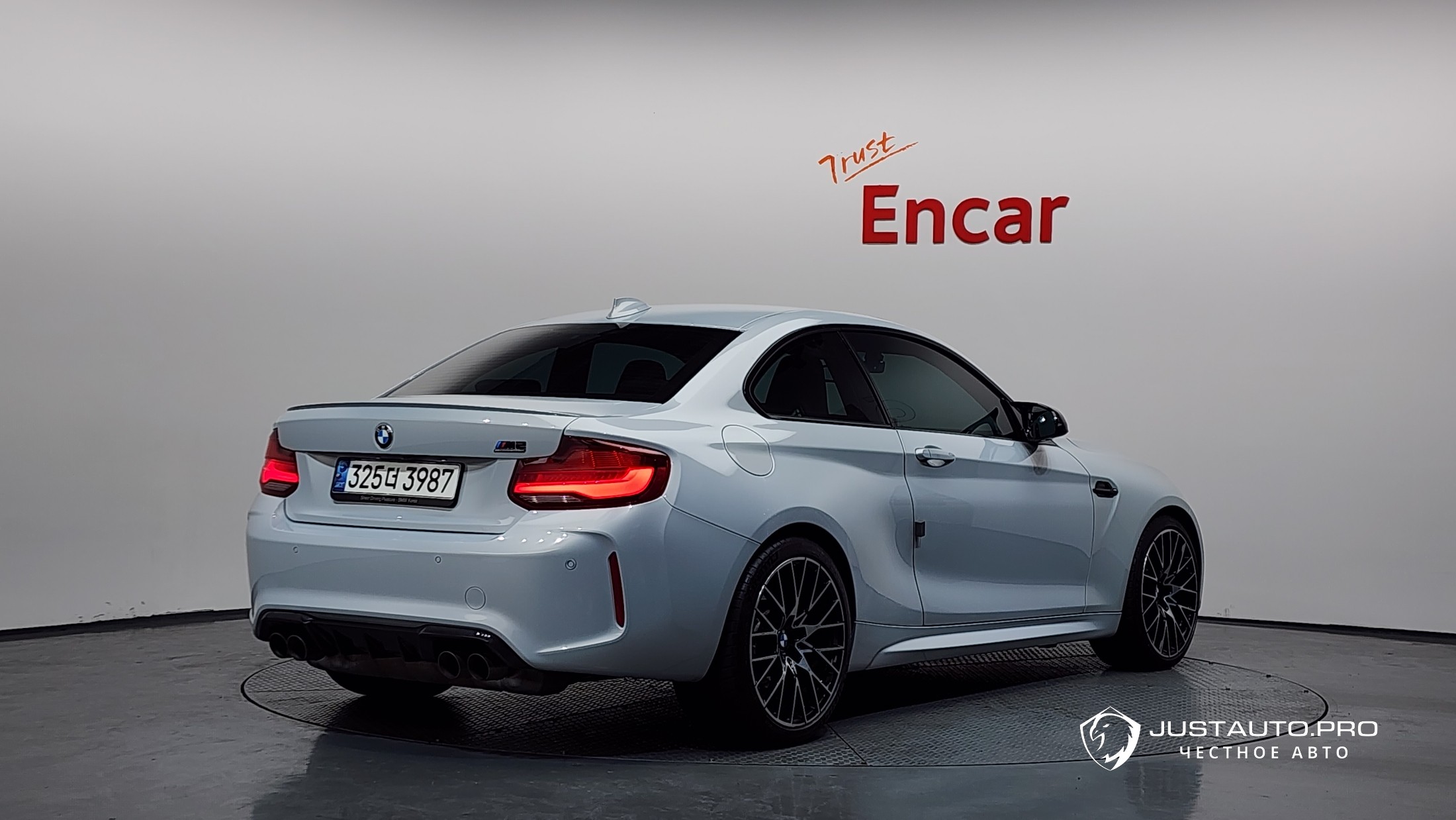 Автомобиль BMW M2