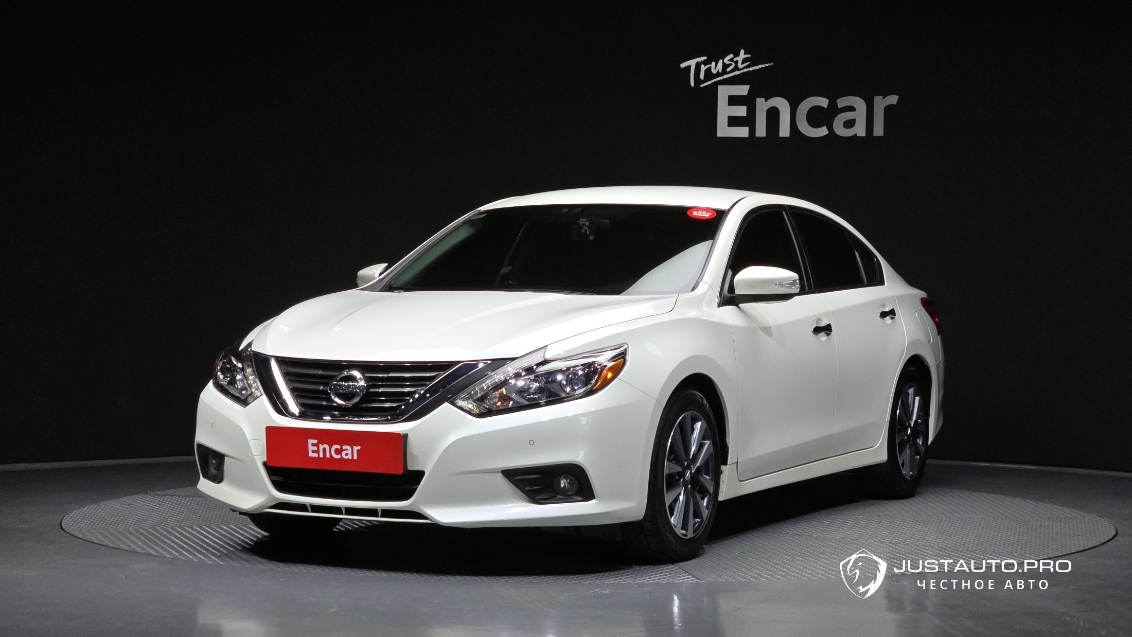 Автомобиль Nissan Altima