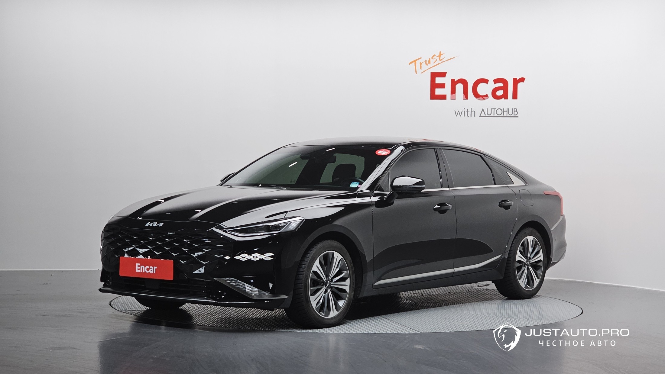 Автомобиль Kia K8