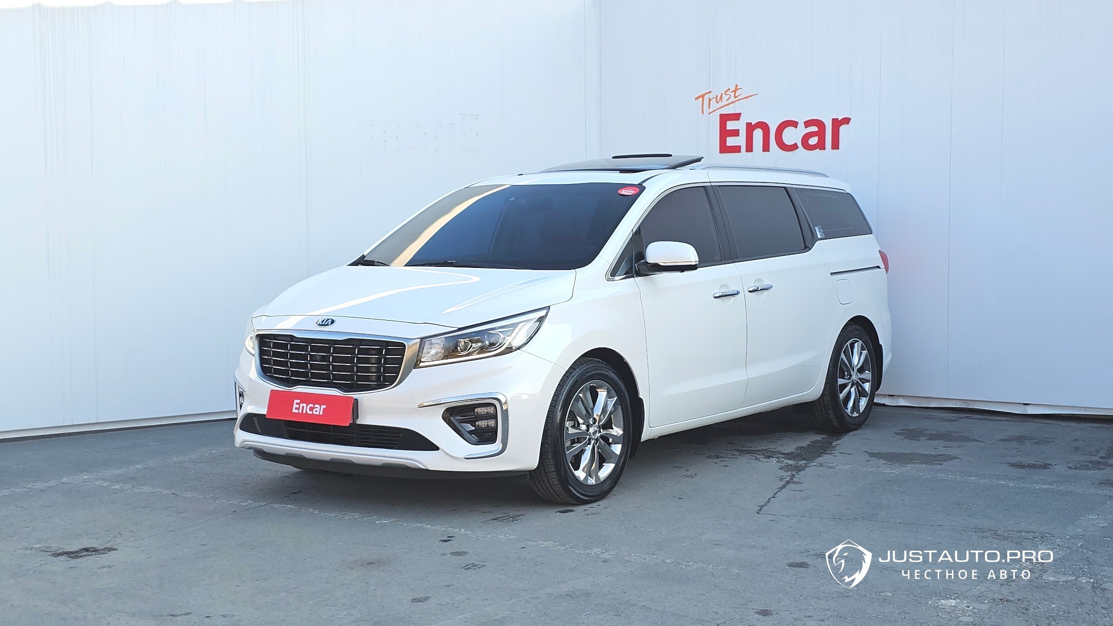 Автомобиль Kia Canival