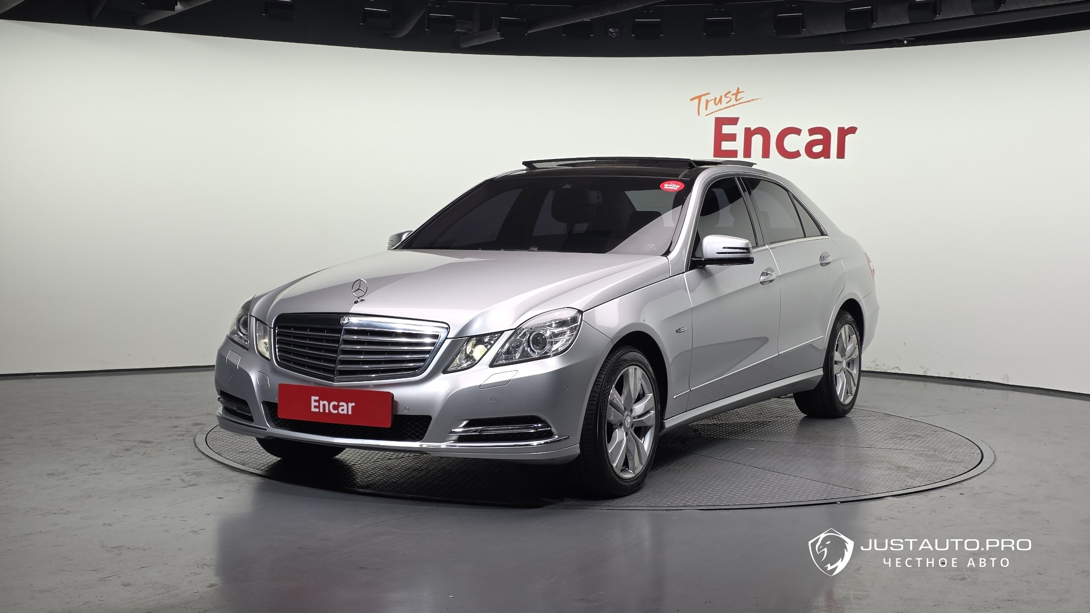 Автомобиль Mercedes-Benz E-Class