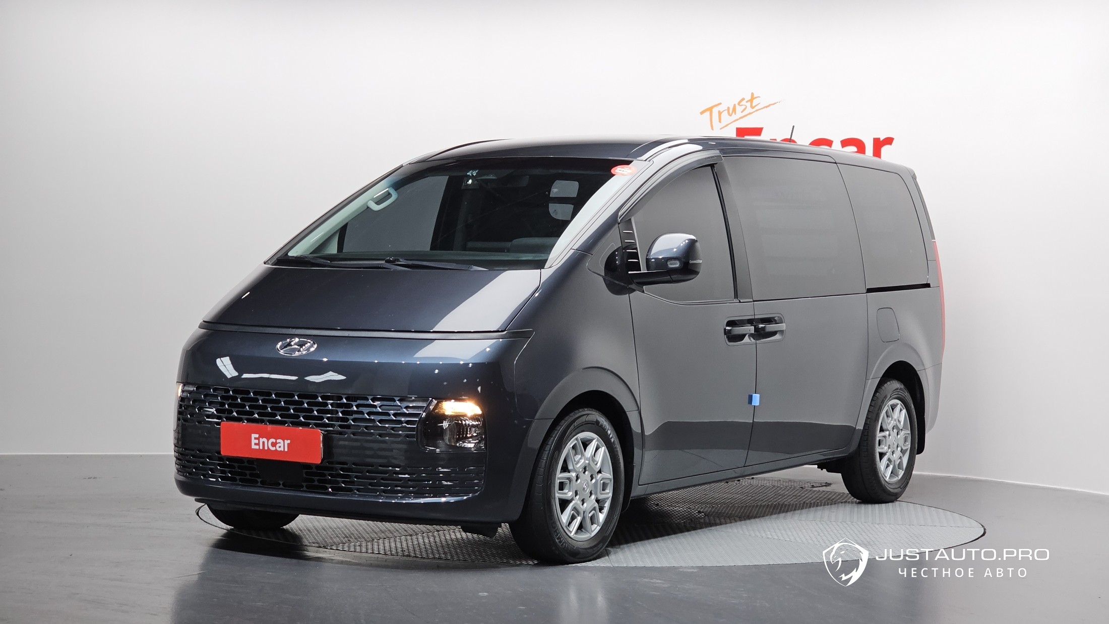 Автомобиль Hyundai Staria