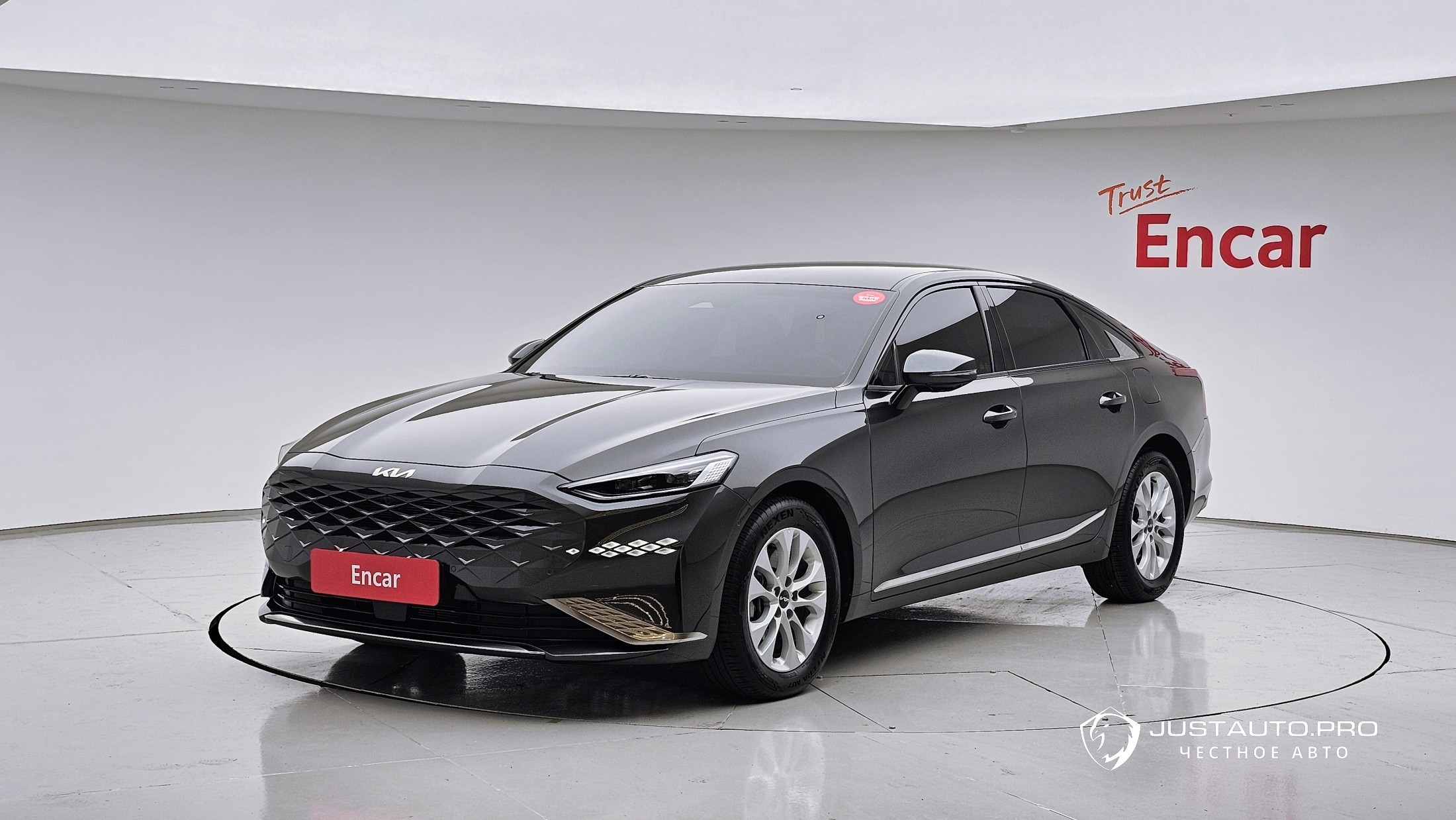 Автомобиль Kia K8