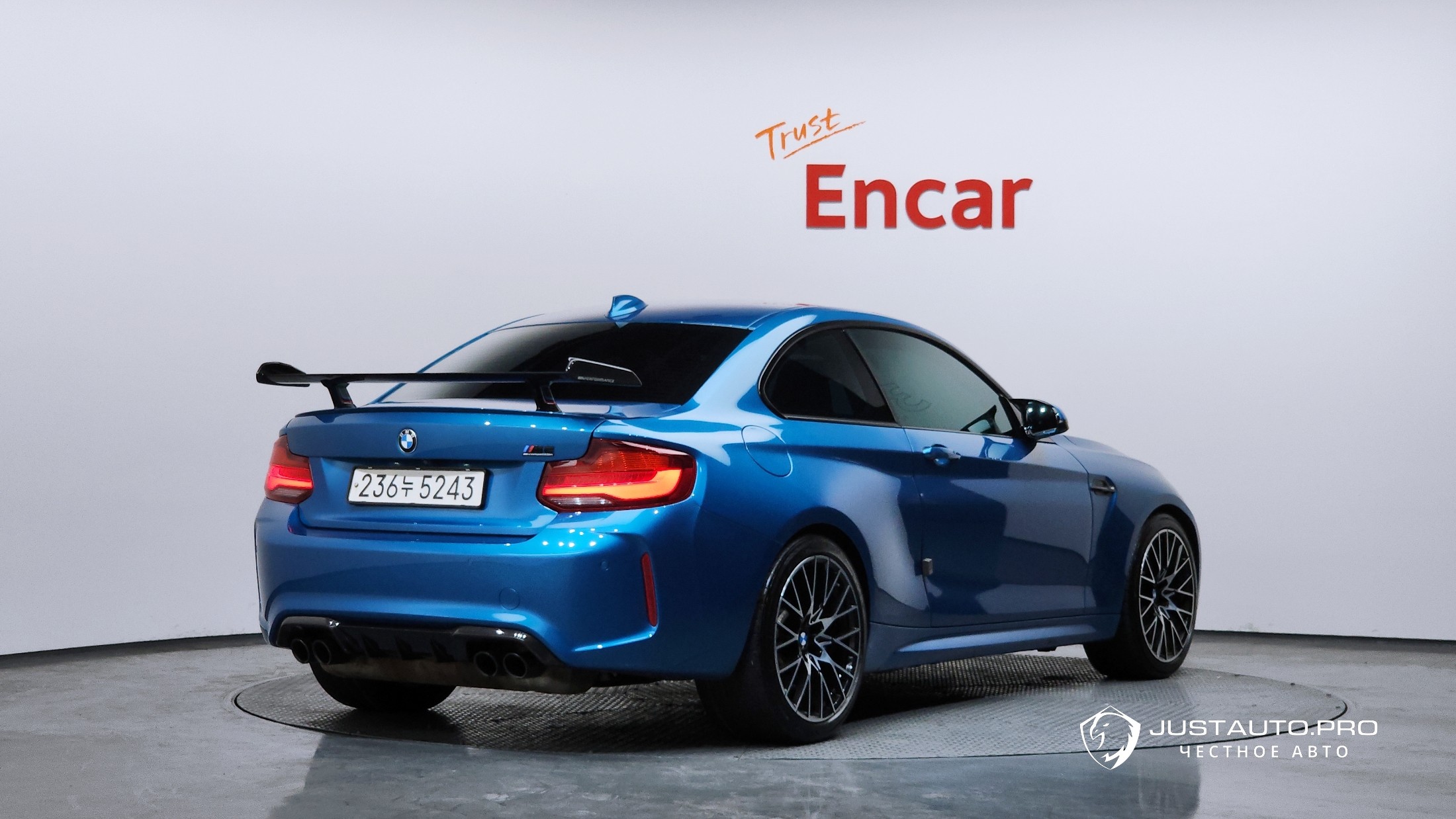 Автомобиль BMW M2